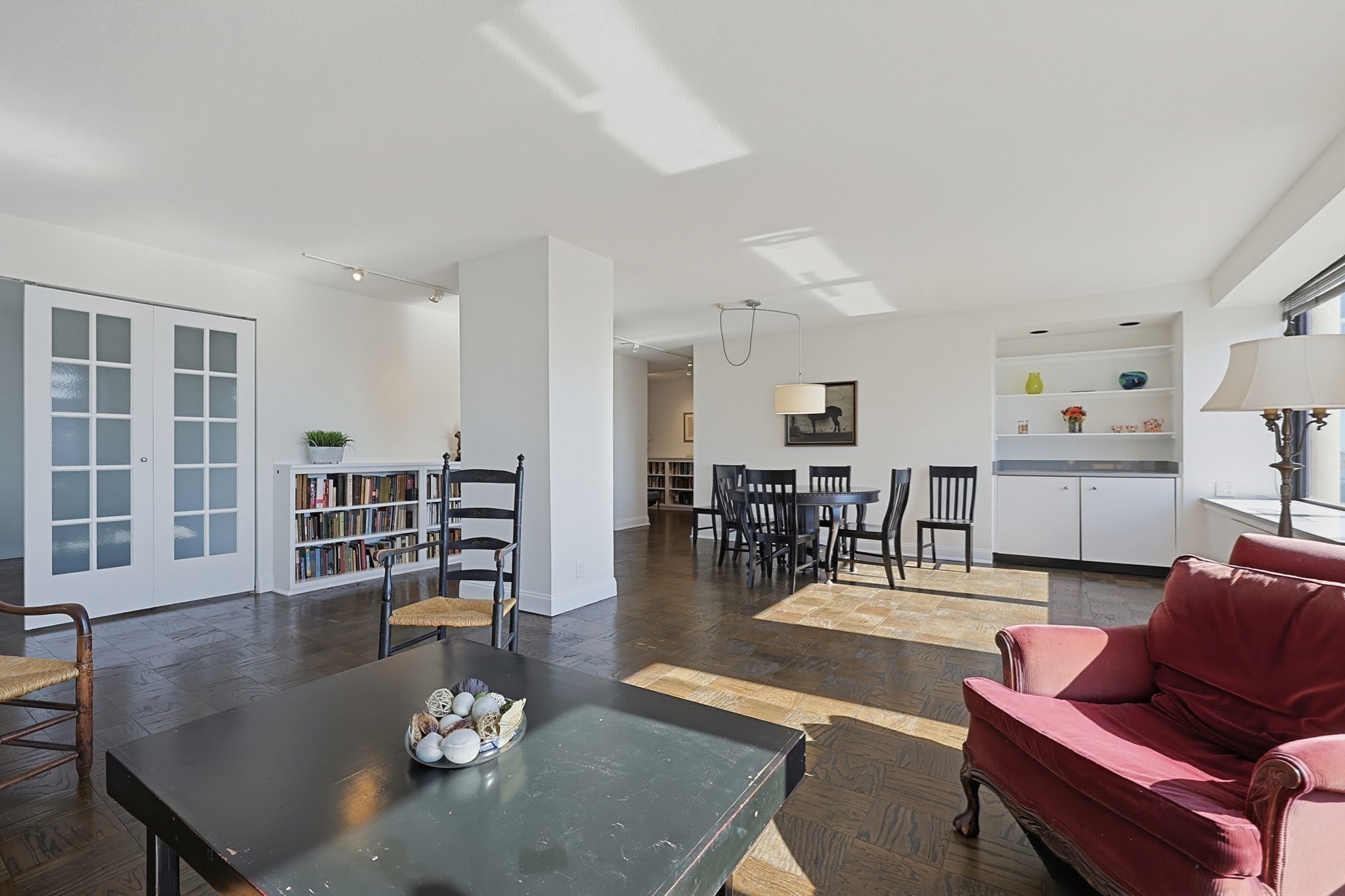 85 East India Row #15F — photo