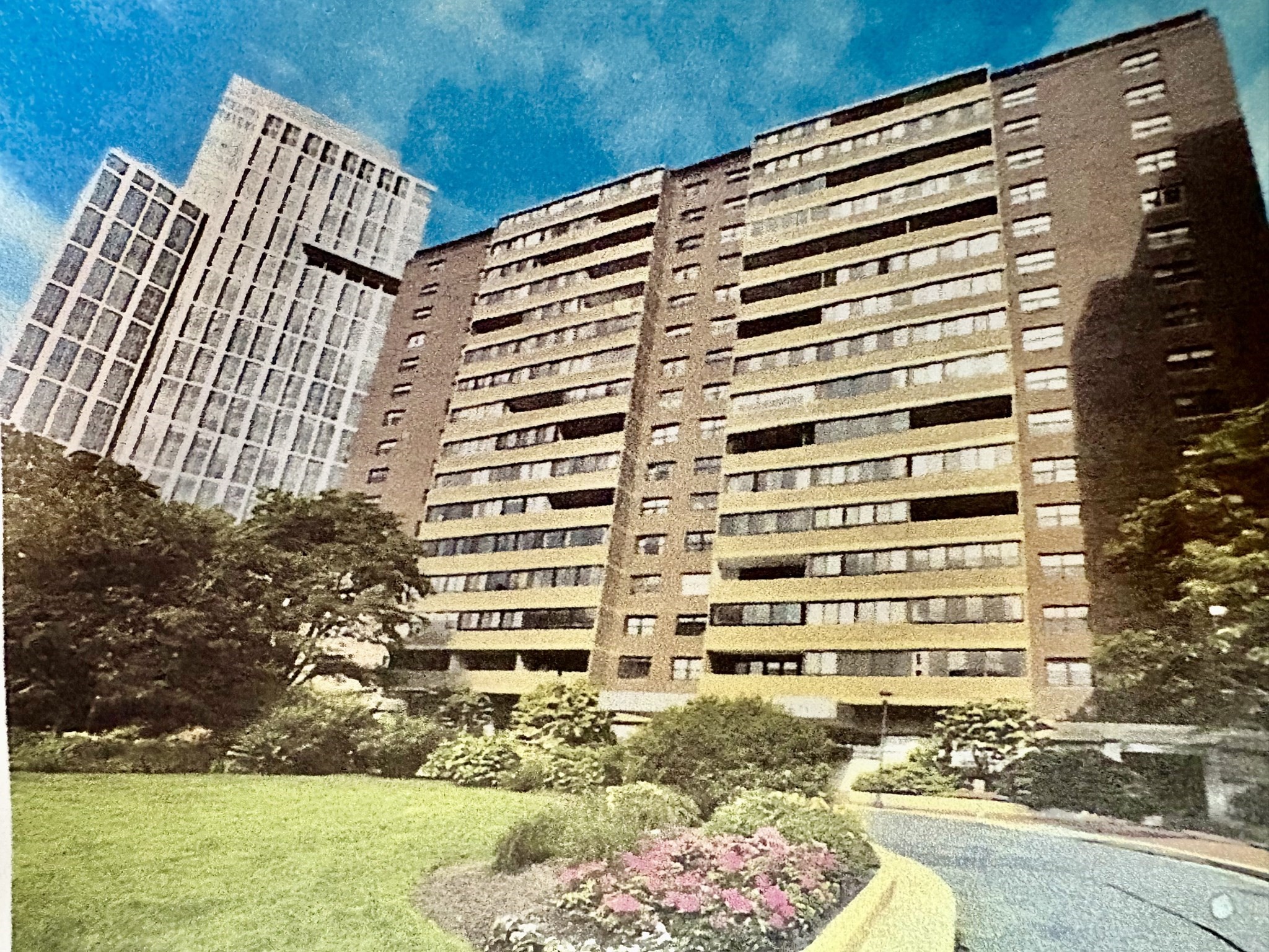 2 Hawthorne Place #8F — photo