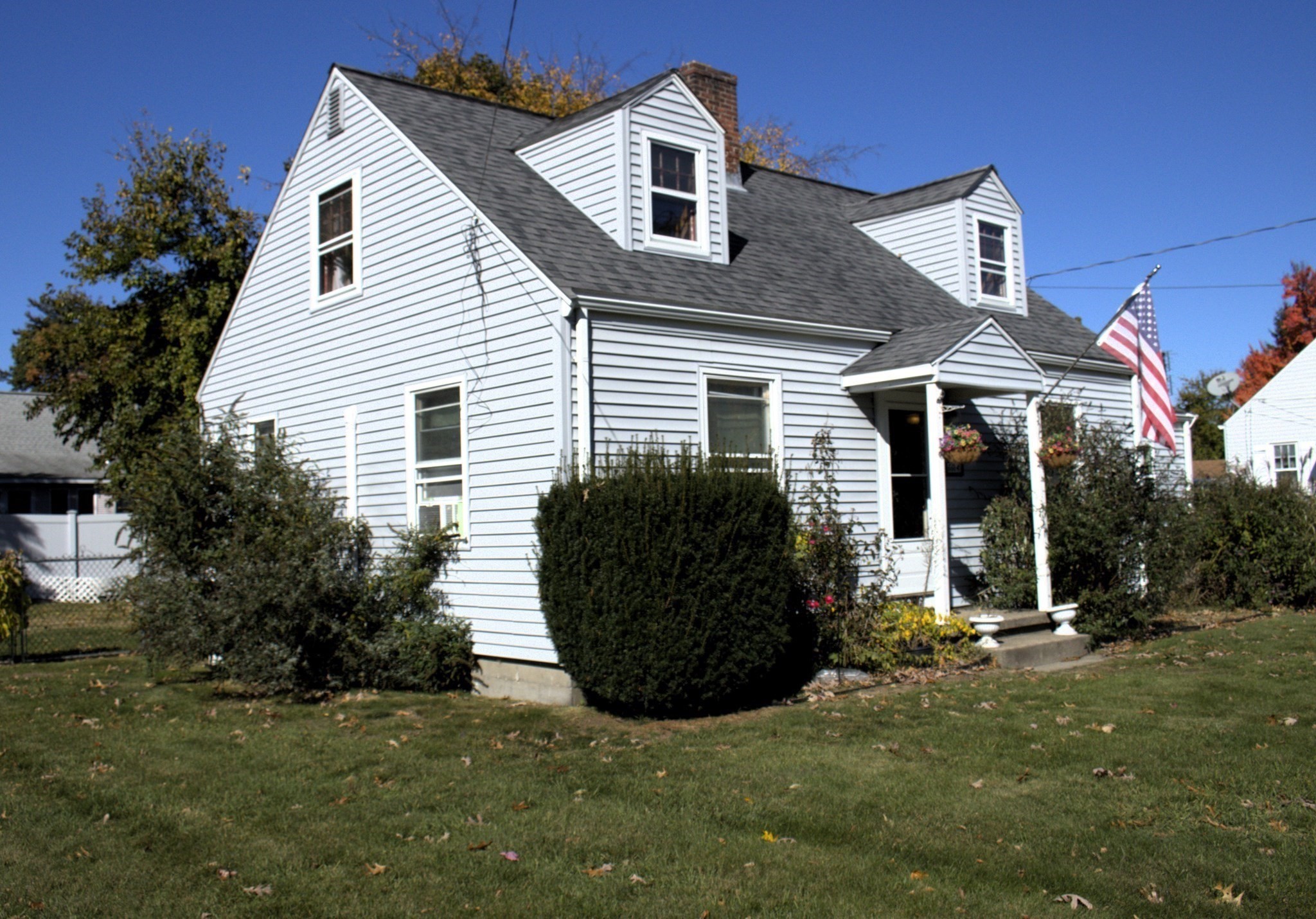 326 Island Pond Road — photo