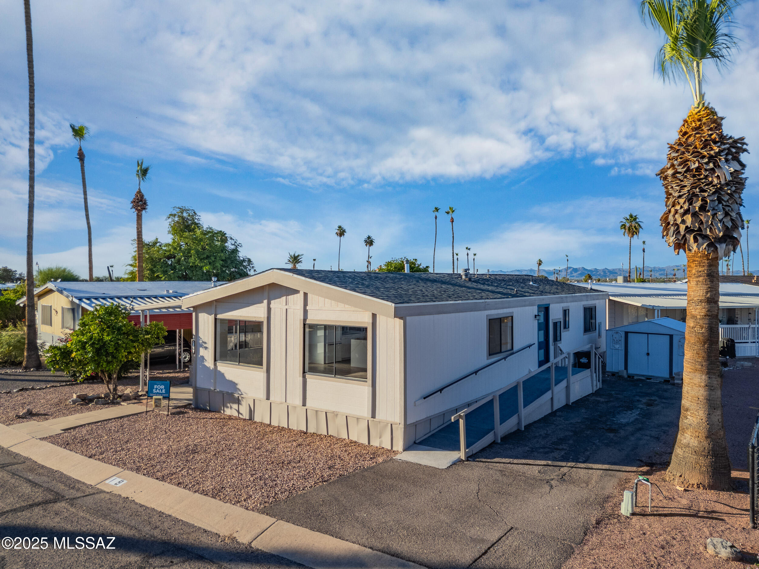 2305 W Ruthrauff Road — photo