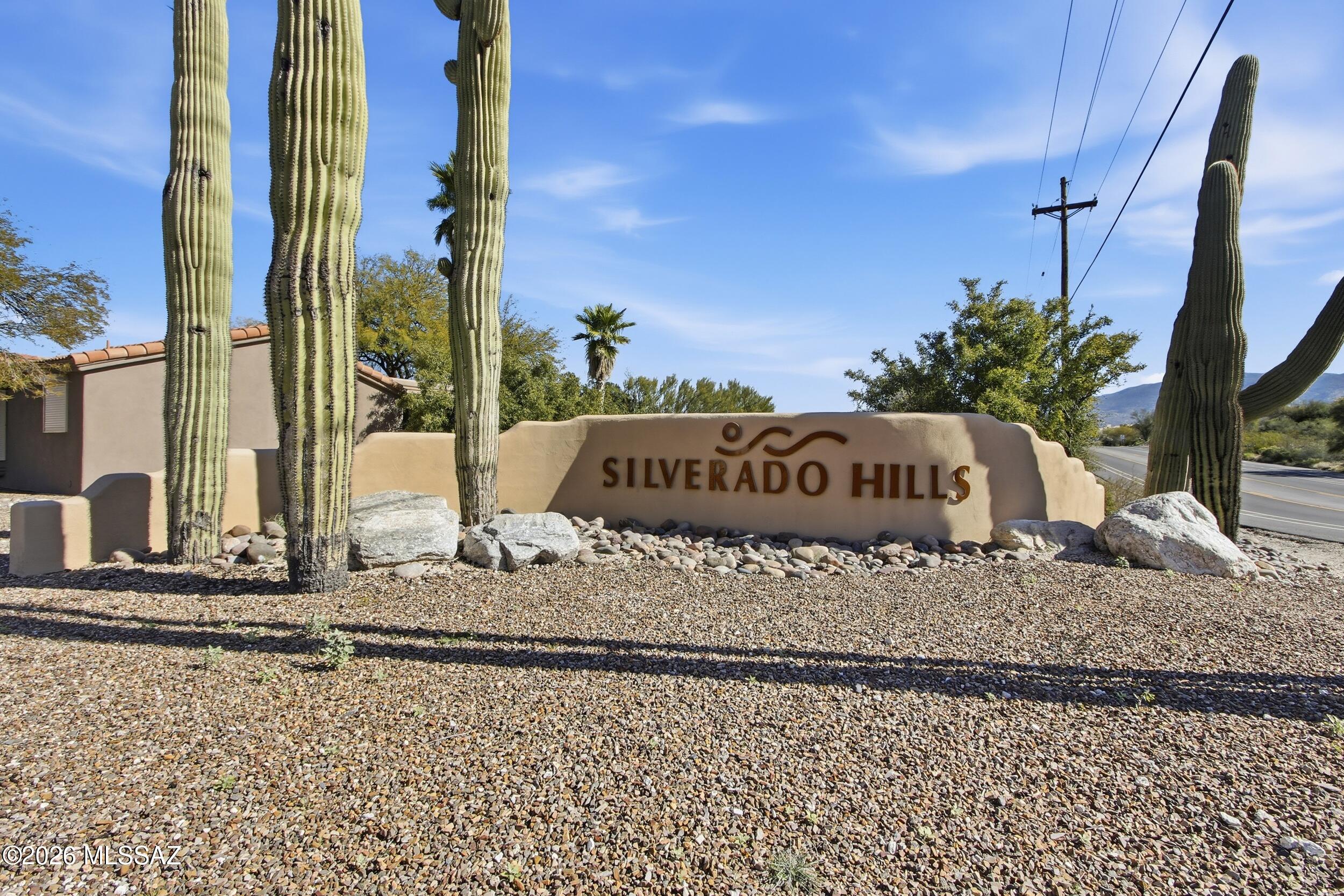 10627 E Northern Crest Drive — photo