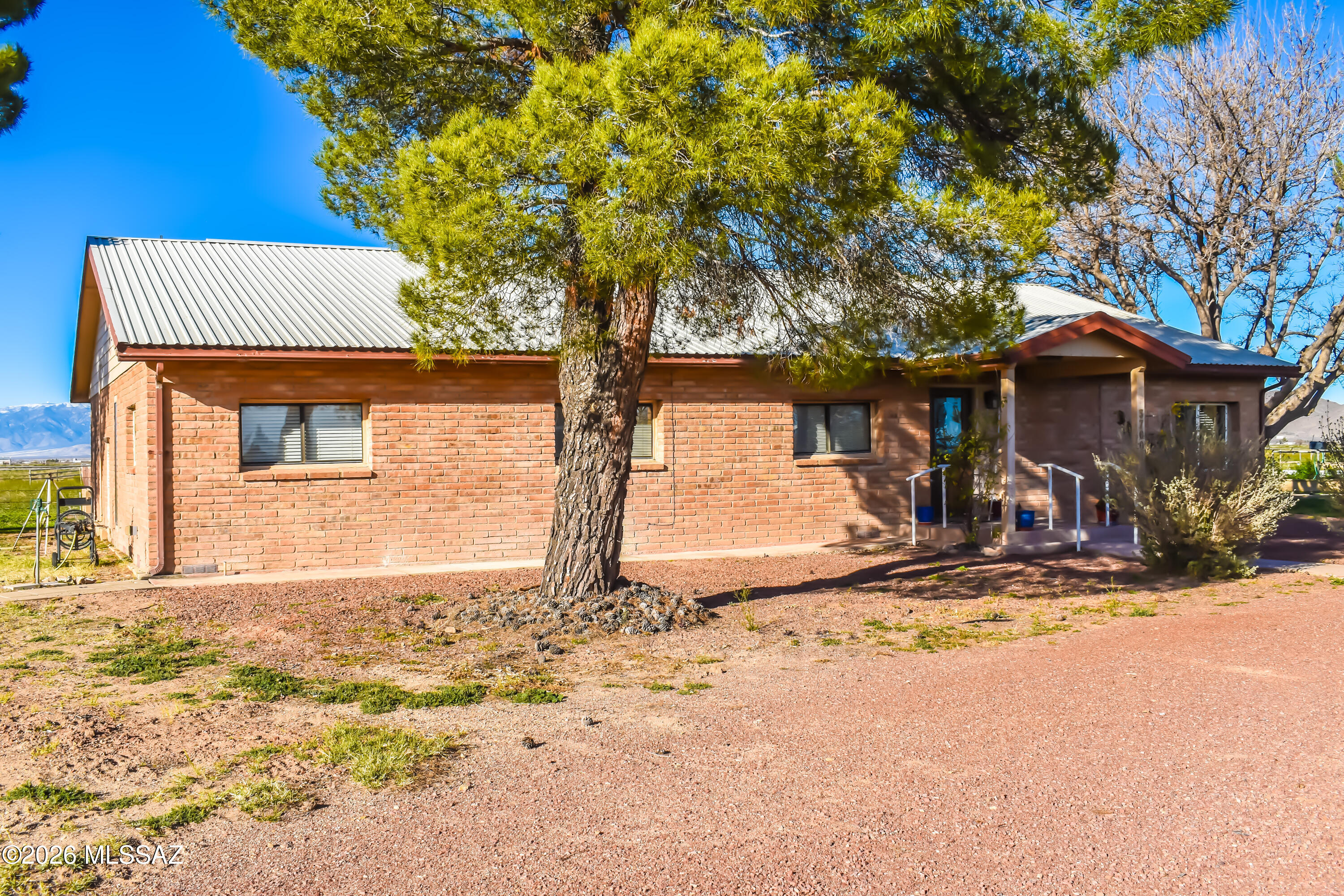 3760 W Valley View Lane — photo