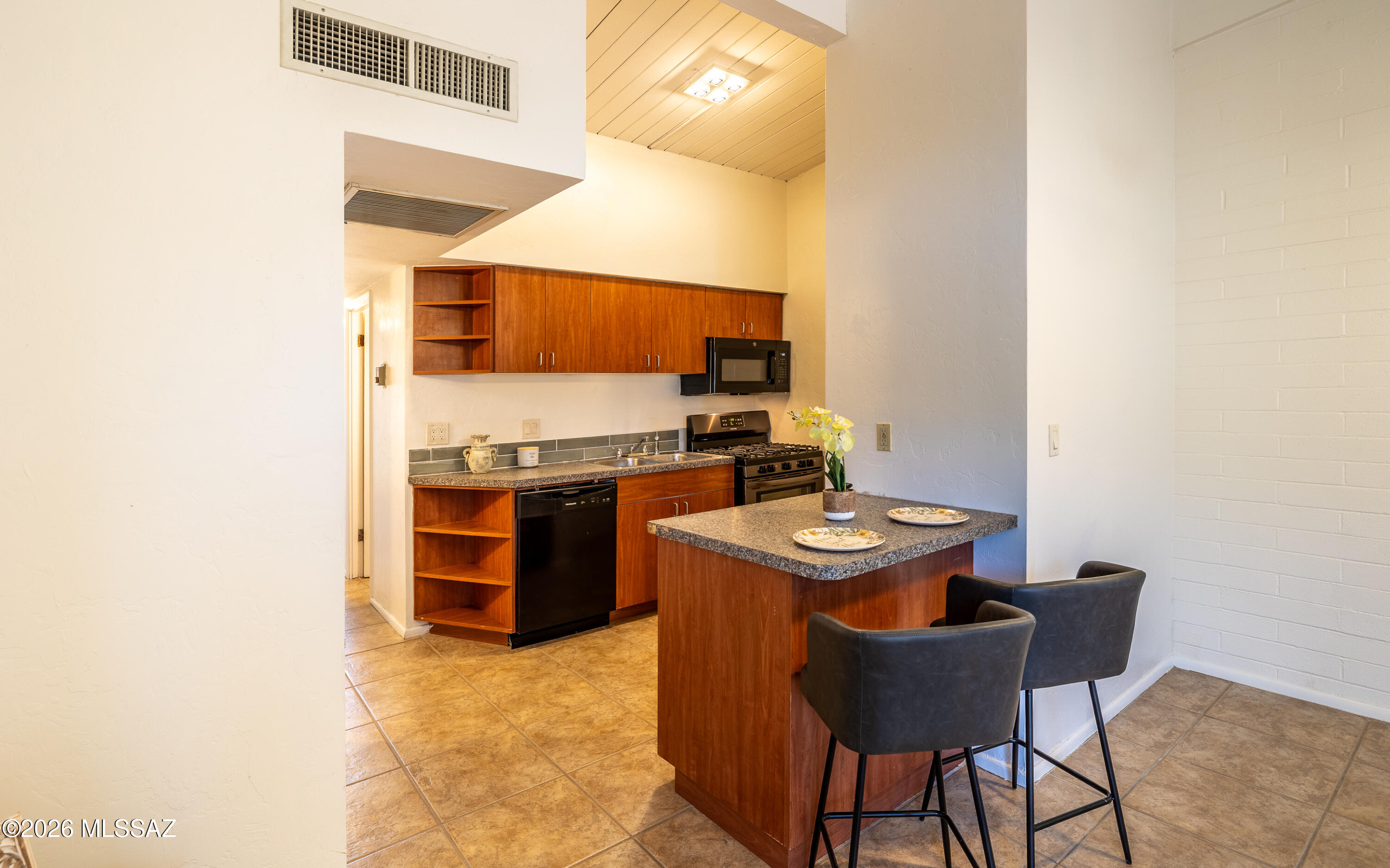 2525 N Alvernon Way Unit C5 — photo