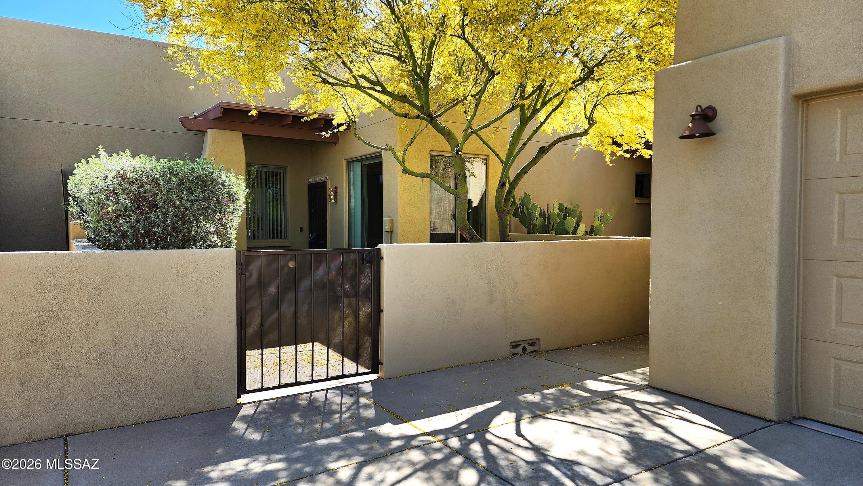 7537 S Carver Lane — photo