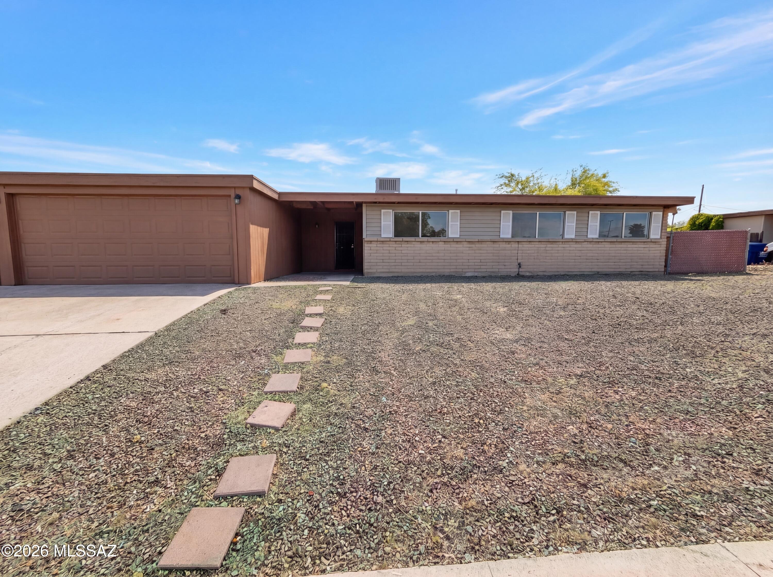 8421 E Balfour Drive — photo