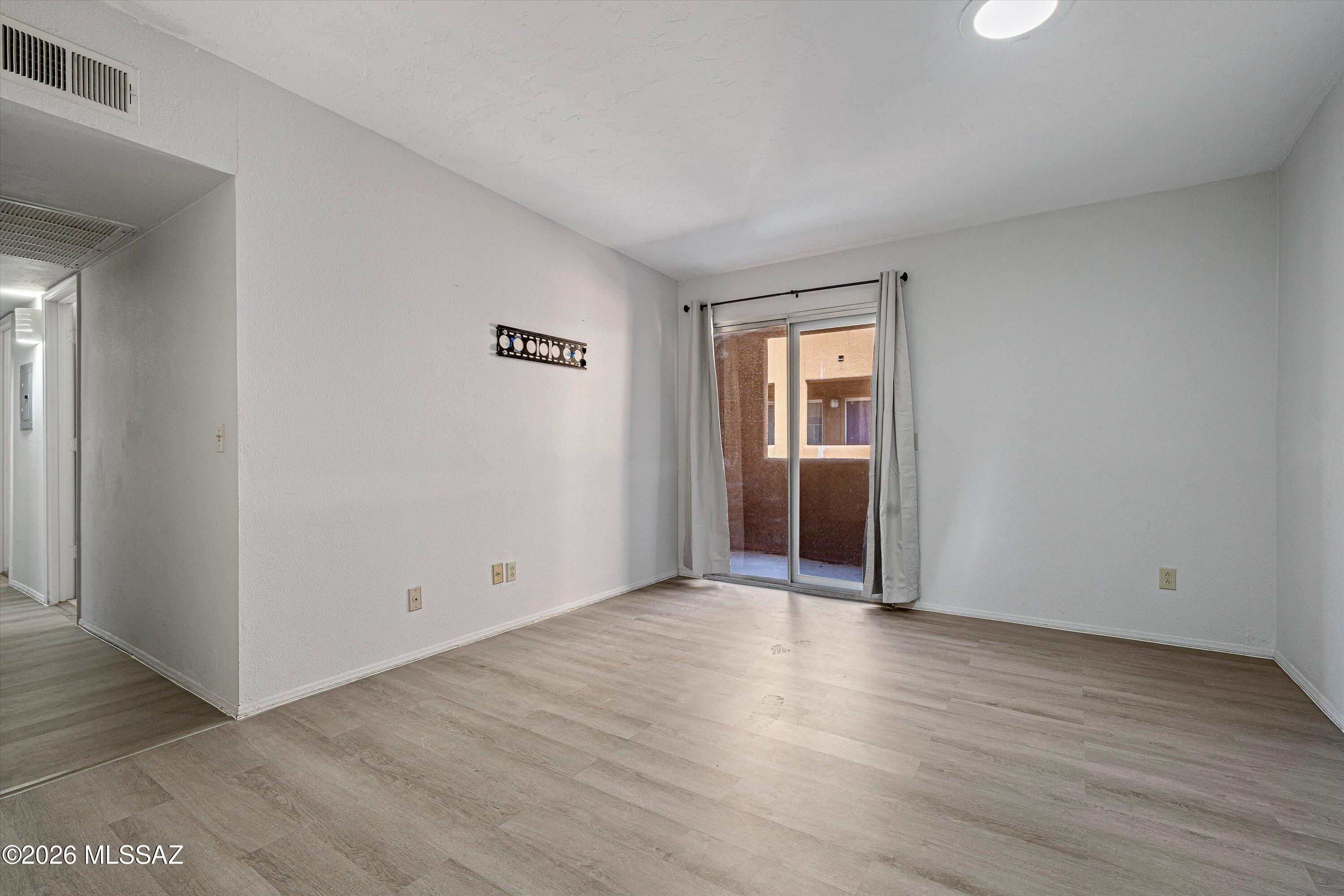 1810 E Blacklidge Drive 610 — photo