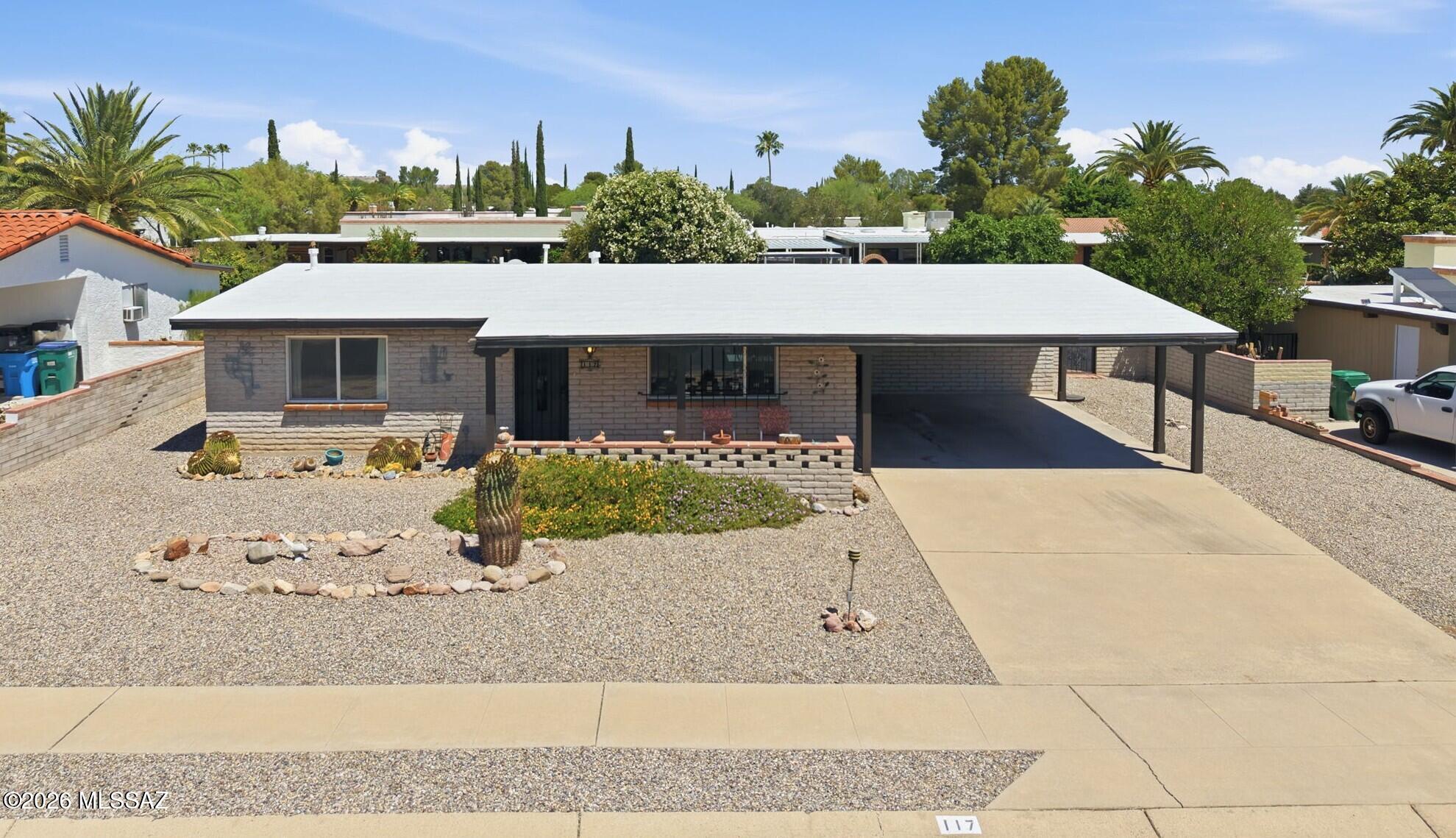 117 E El Limon — photo