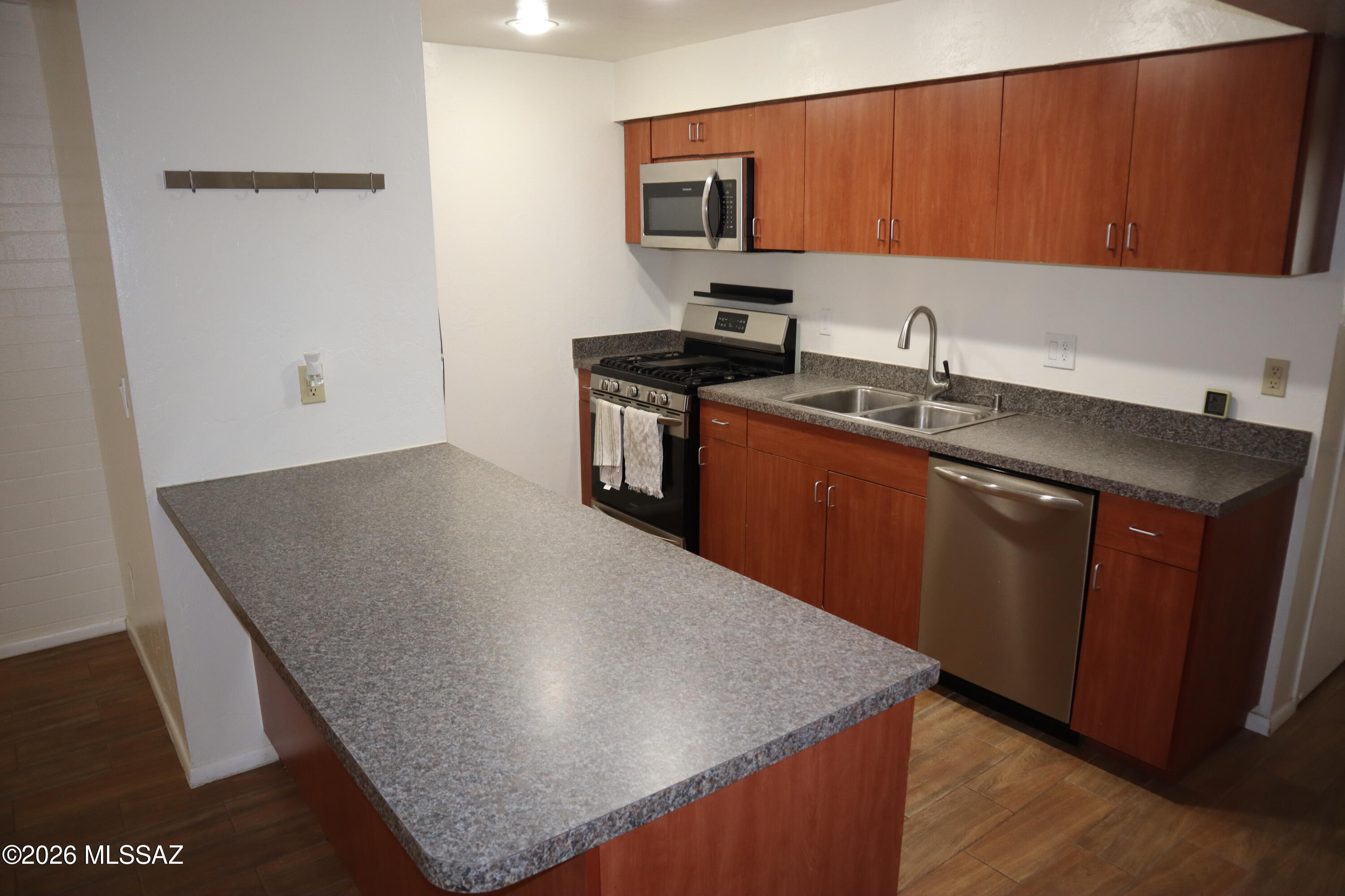 2525 N Alvernon Way Unit F2 — photo