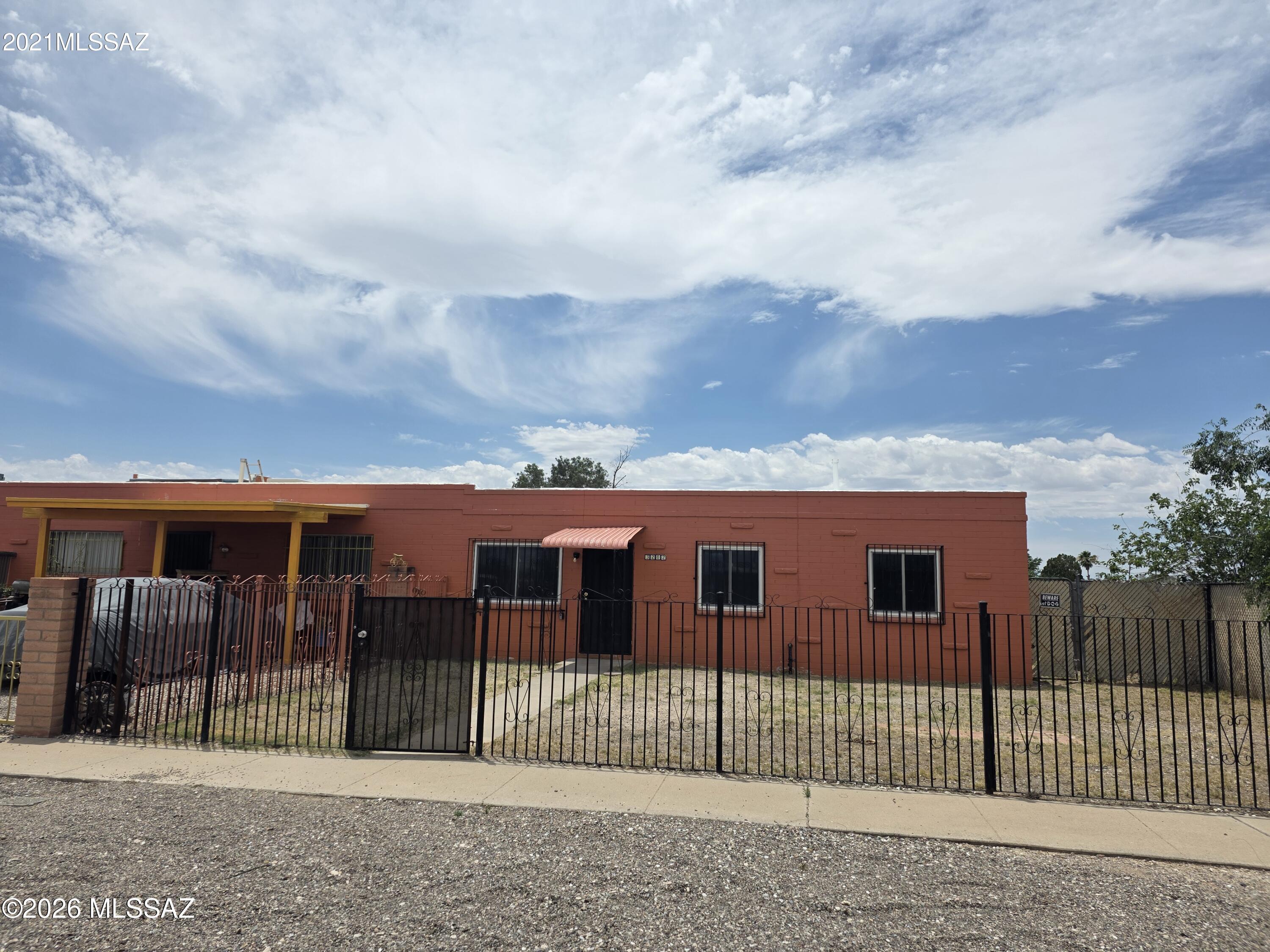 3202 S Sunland Vista — photo