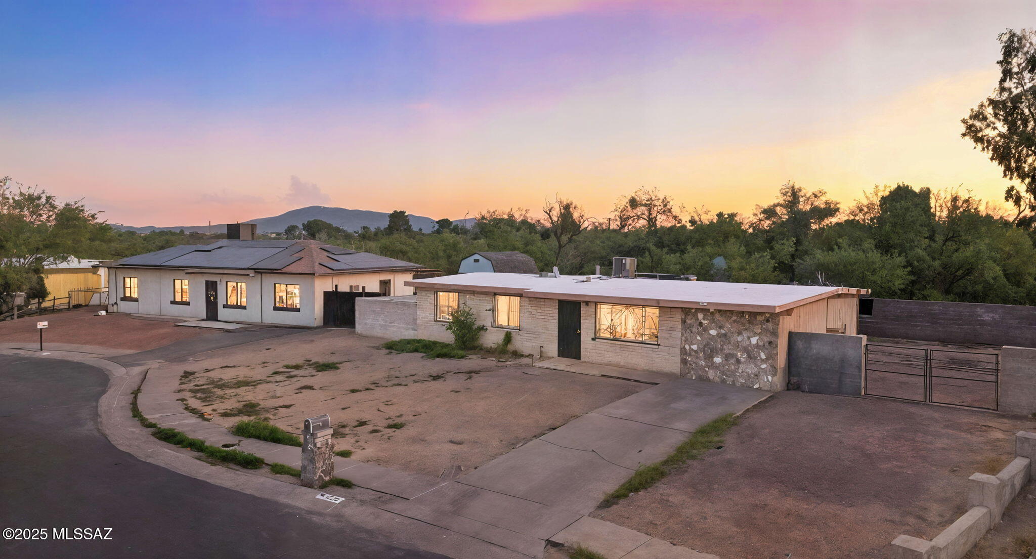 1725 W Calle Acapulco — photo