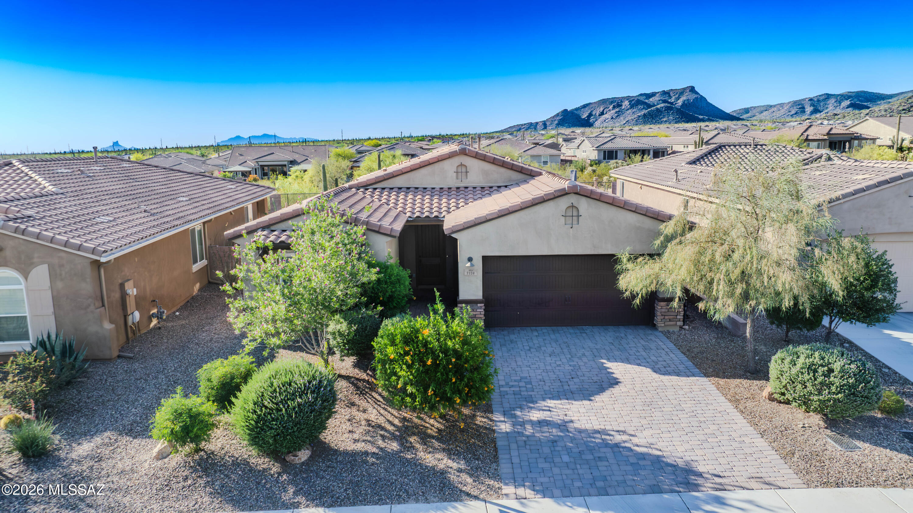 7738 W Laurel Lane — photo