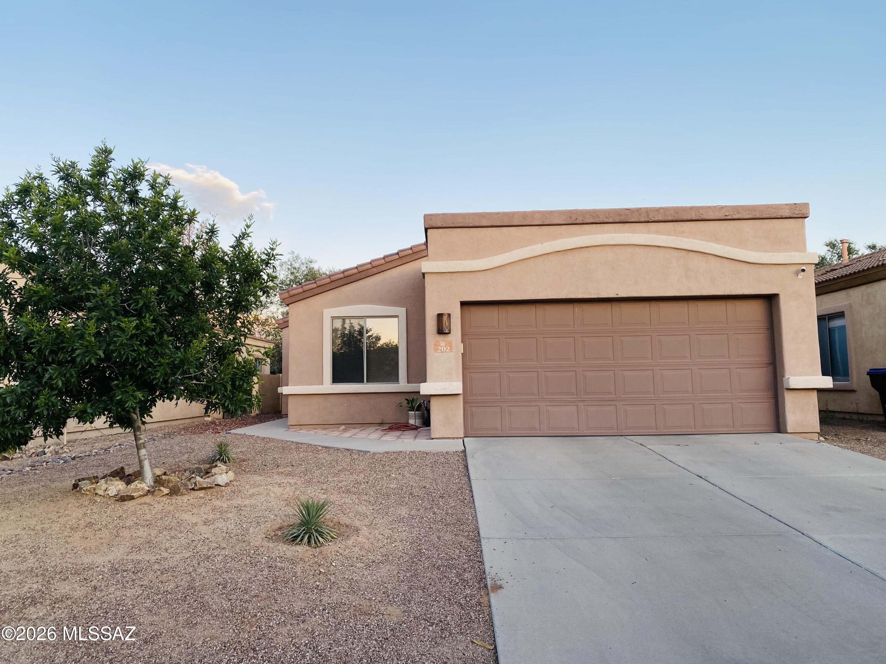 202 E Corte Rancho Encanto — photo