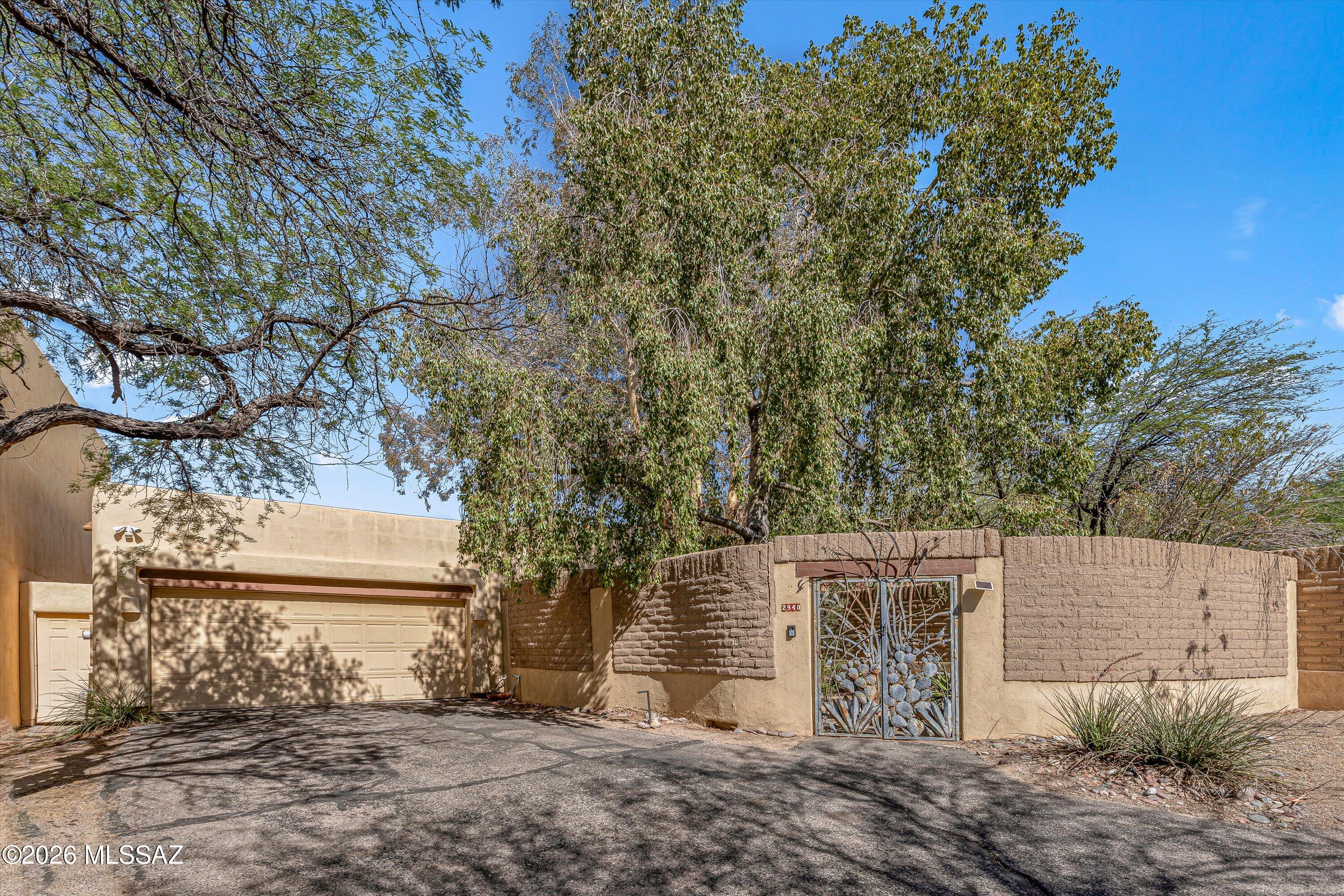 2940 N Santa Rosa Place — photo
