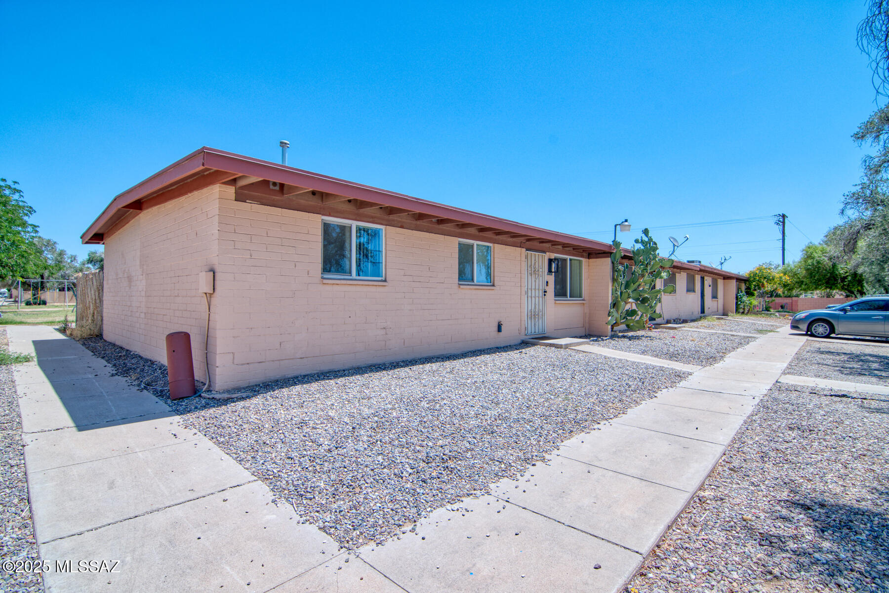 1456 W Knox Street — photo