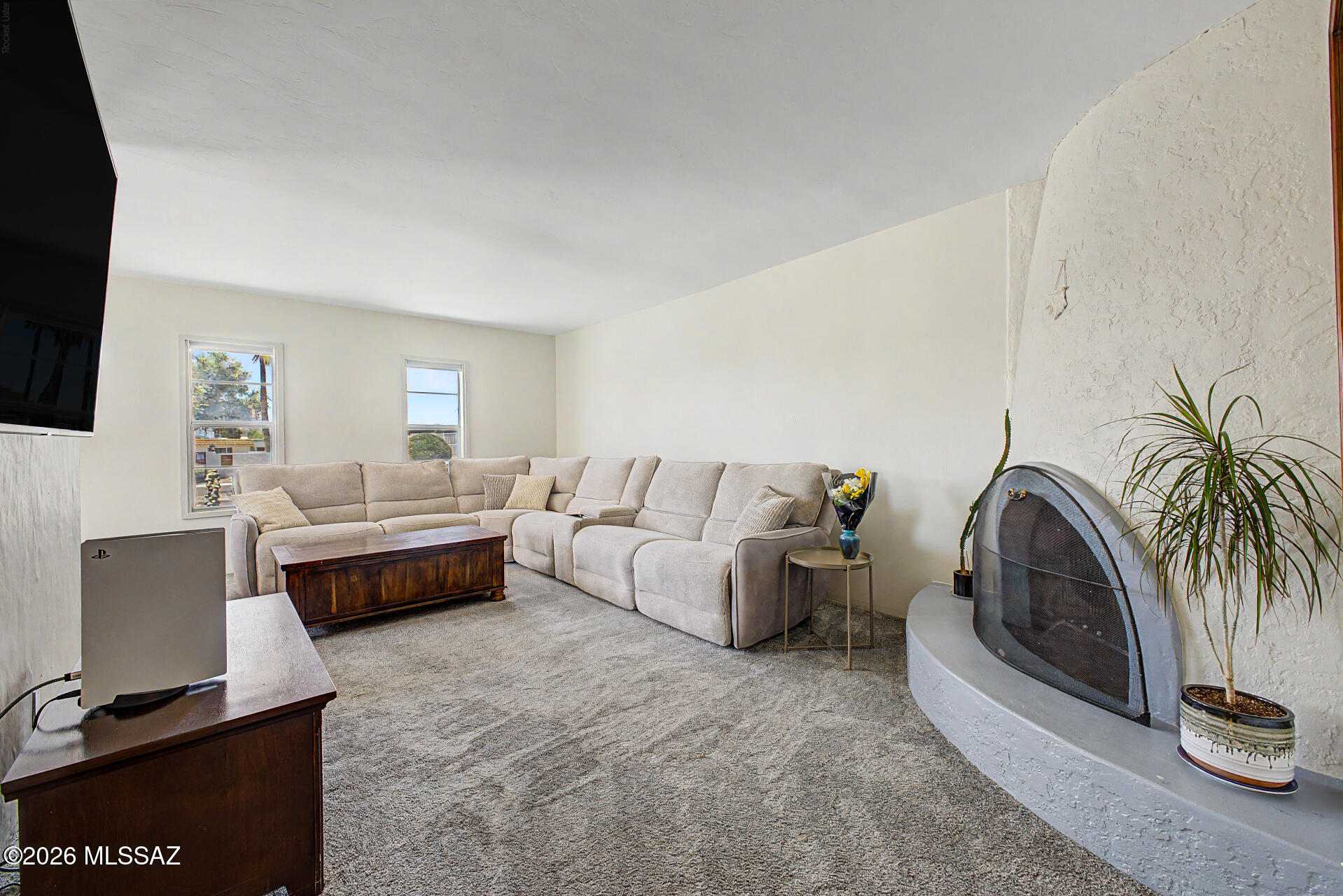 660 E River Road Apt H — photo