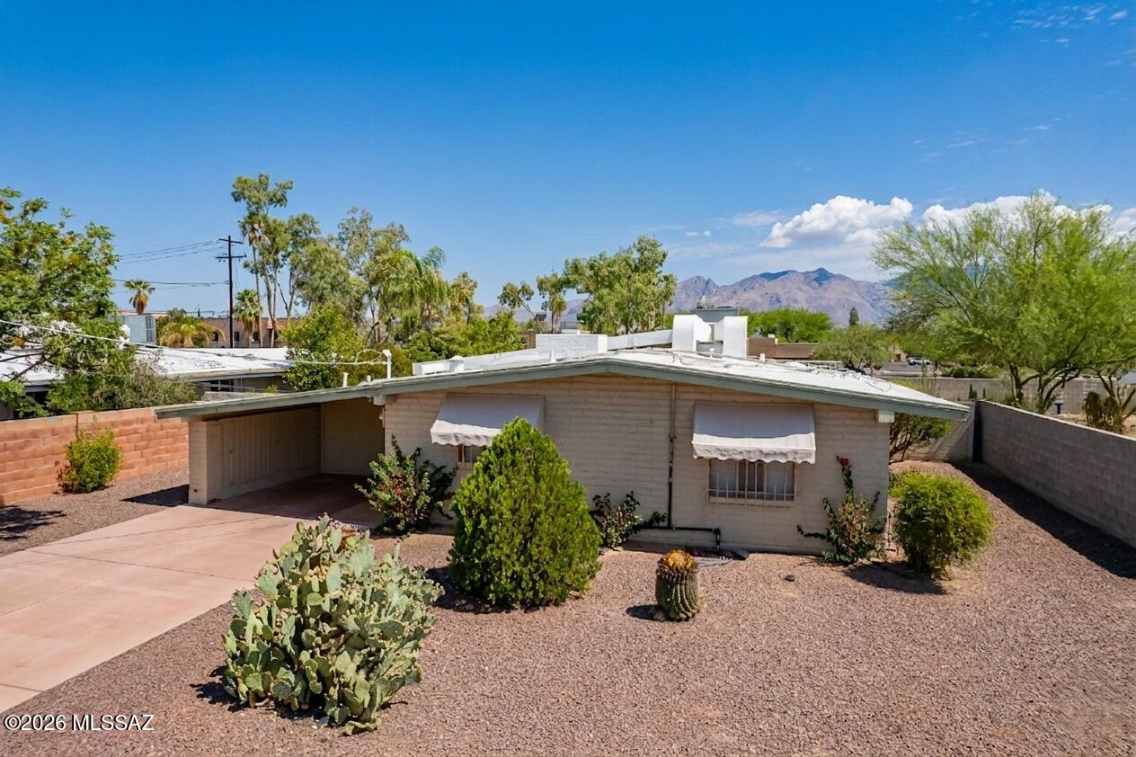 5111 E Peach Street — photo