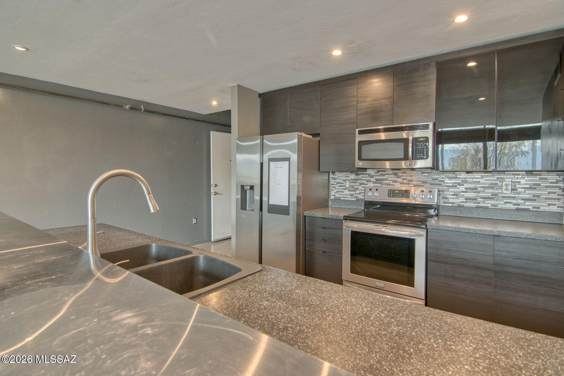 1001 E 17th Street Apt 114 — photo