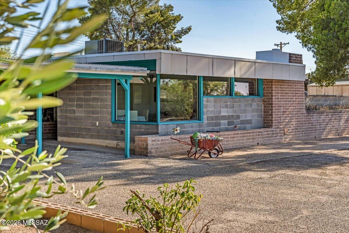 5646 E Towner Street — photo