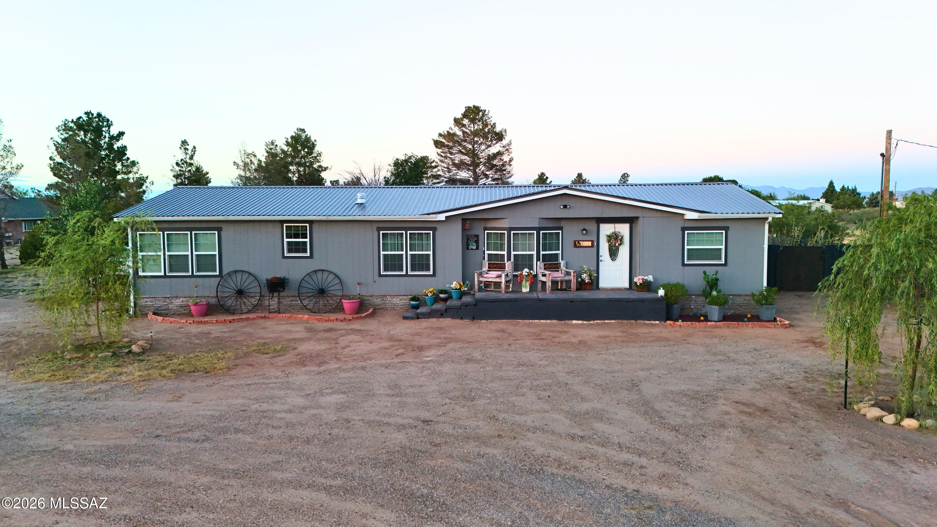 2911 W Willow Tree Lane — photo