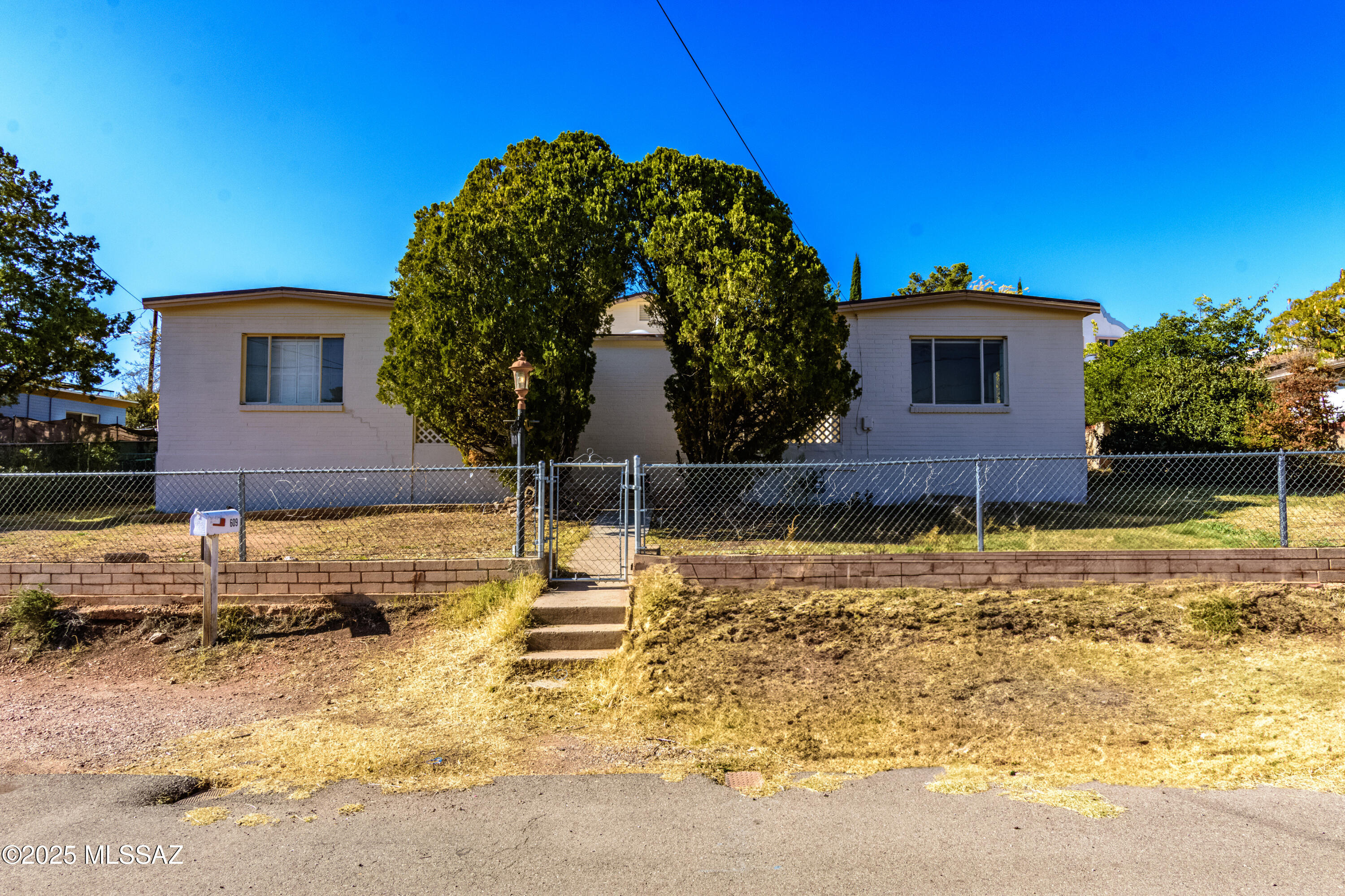 609 Oliver Circle — photo
