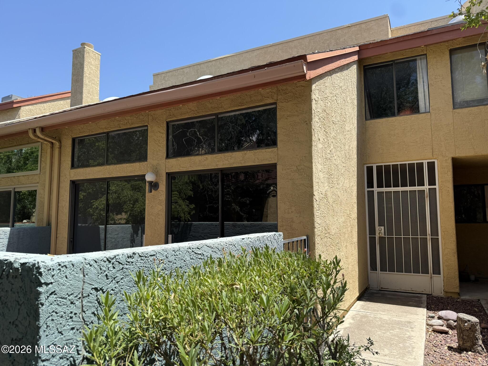 3105 E Corte De La Raqueta — photo