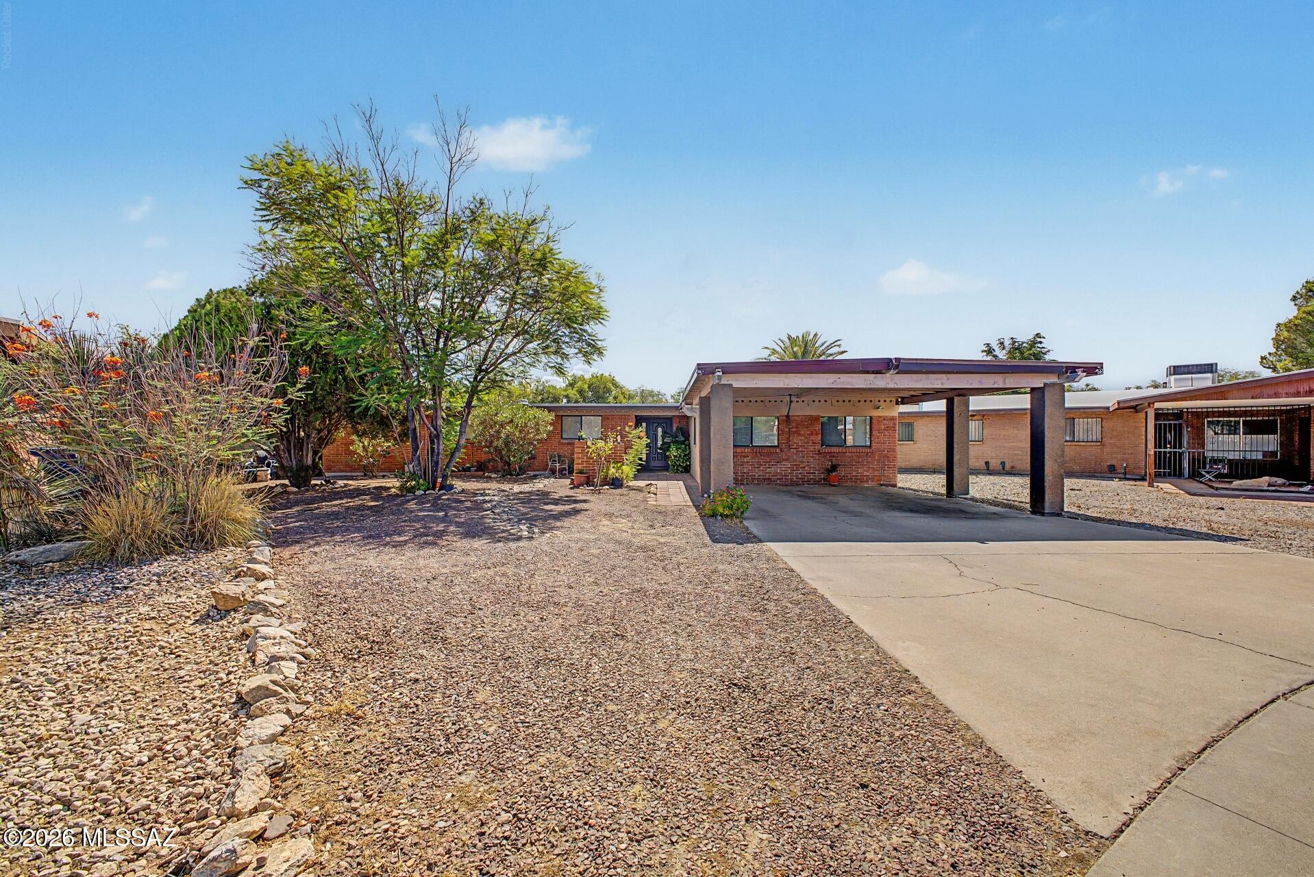 7502 E Lee Place — photo