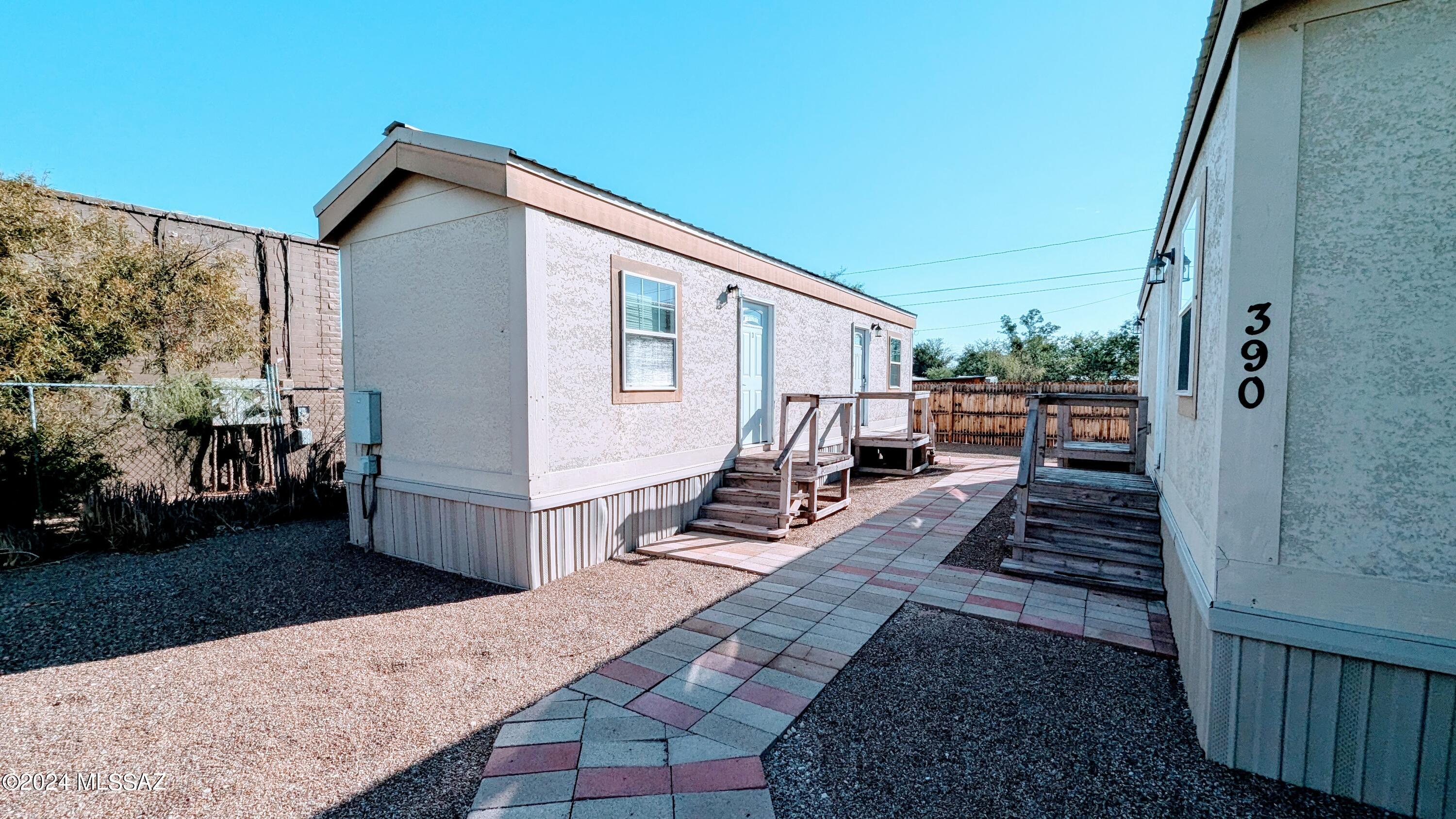 121 E Roger Road D — photo