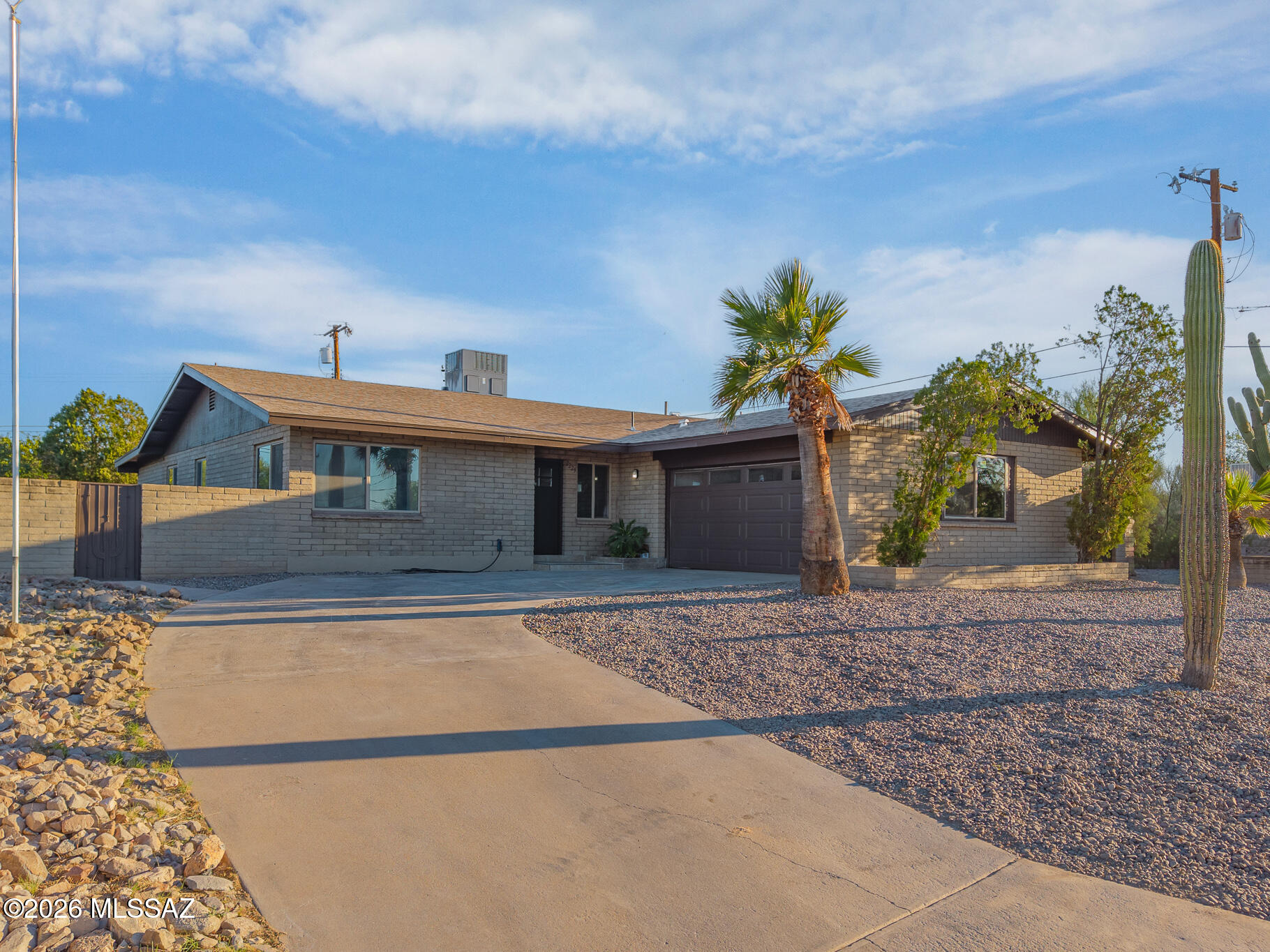 2229 W Window Rock Drive — photo