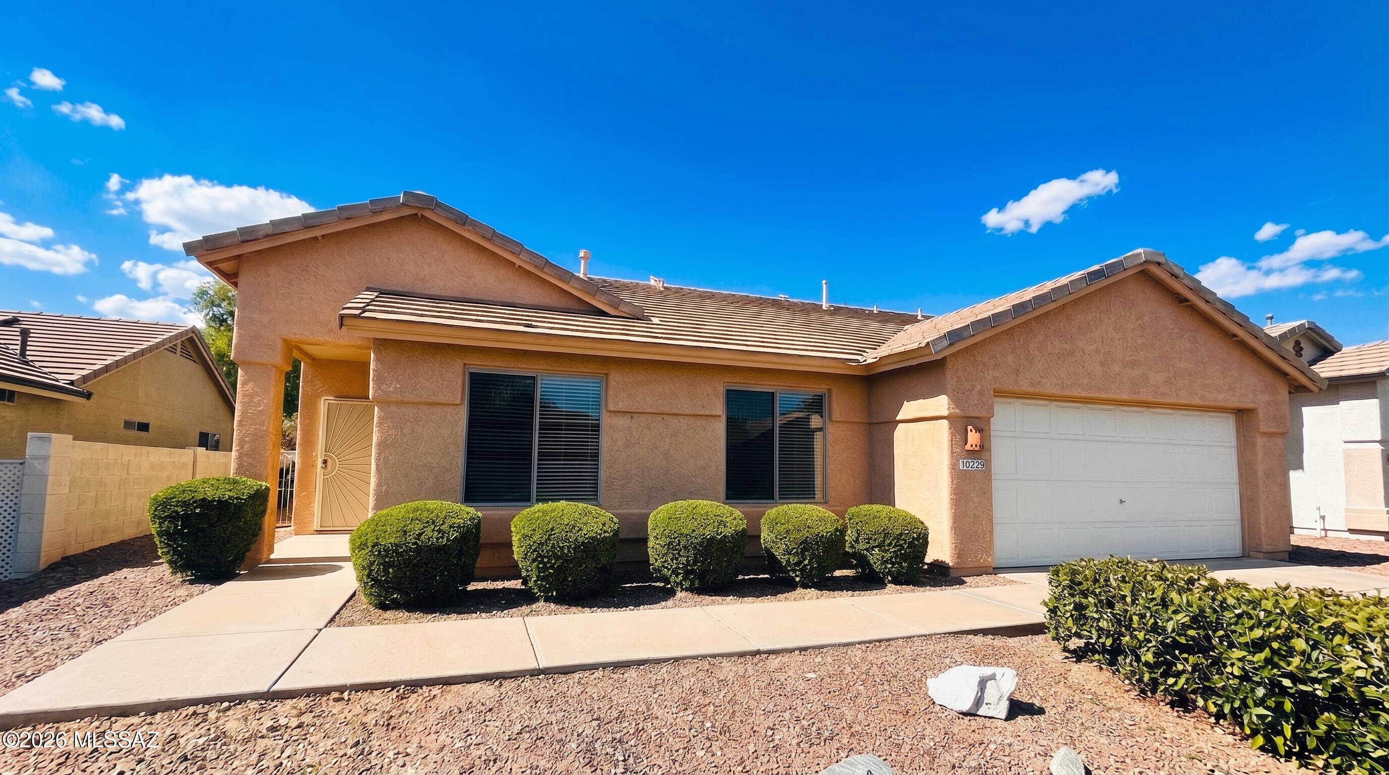 10229 E Gray Hawk Drive — photo
