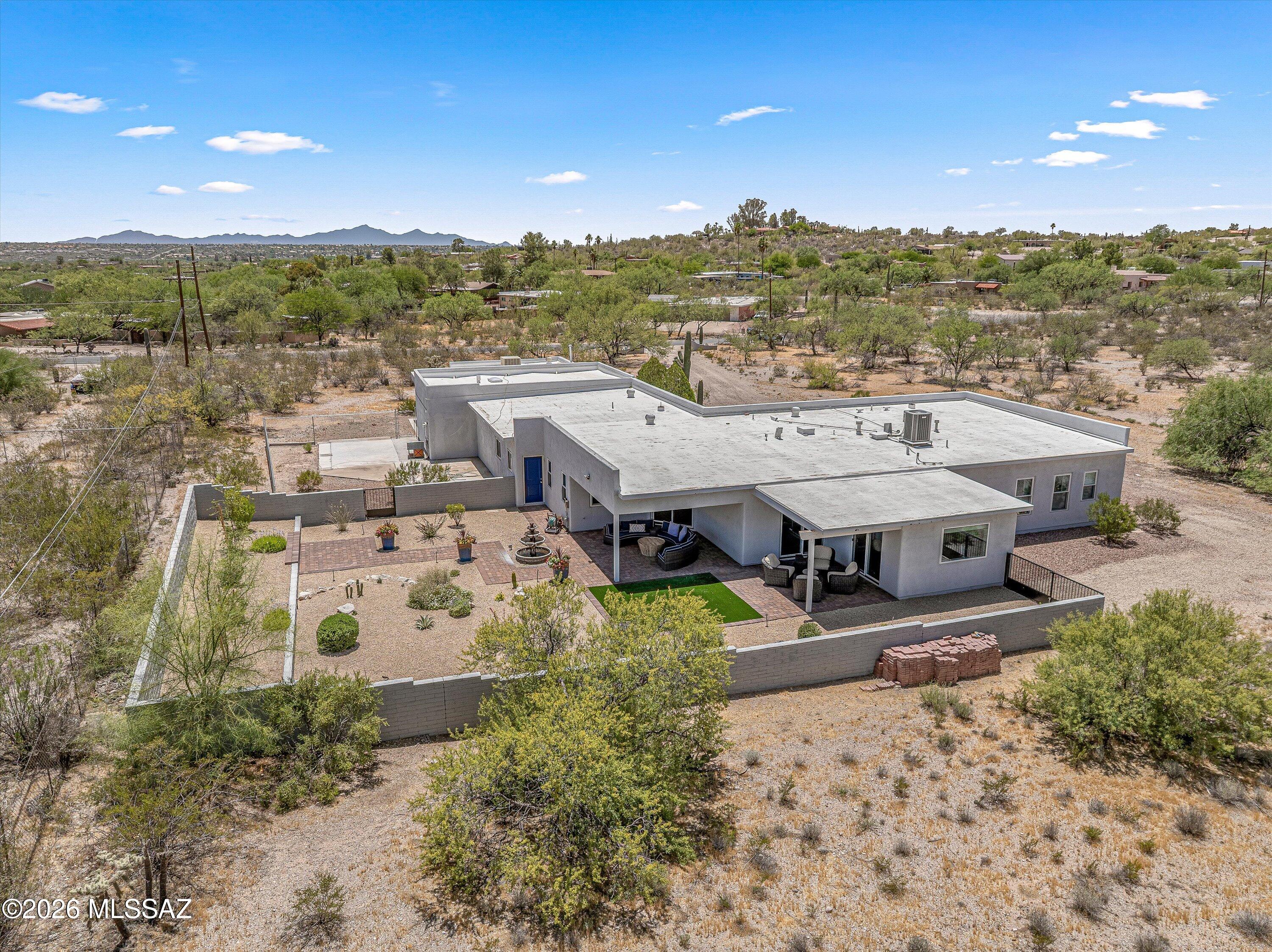 10015 E Fort Lowell Road — photo