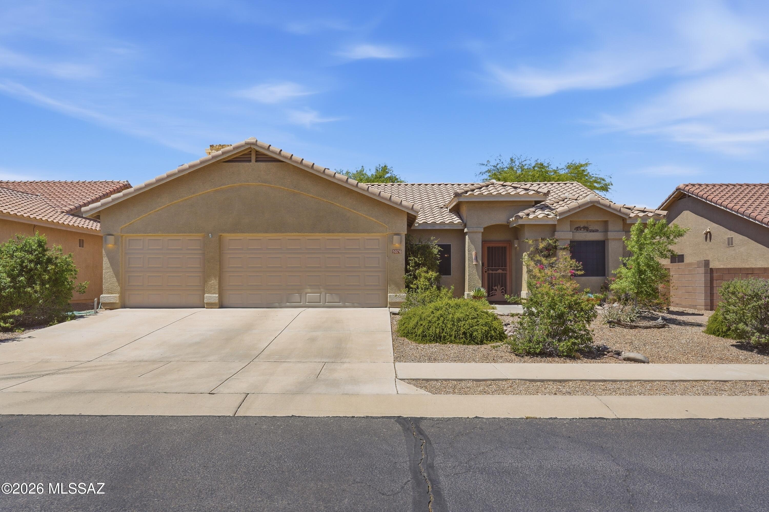 5076 W Wild Burro Spring Drive — photo