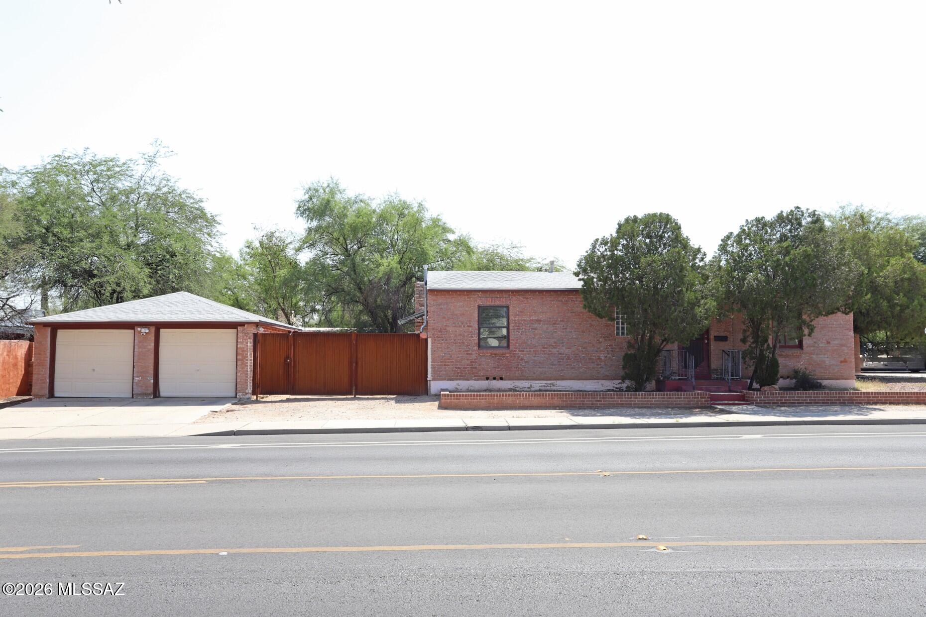 1202 N Tucson Boulevard — photo