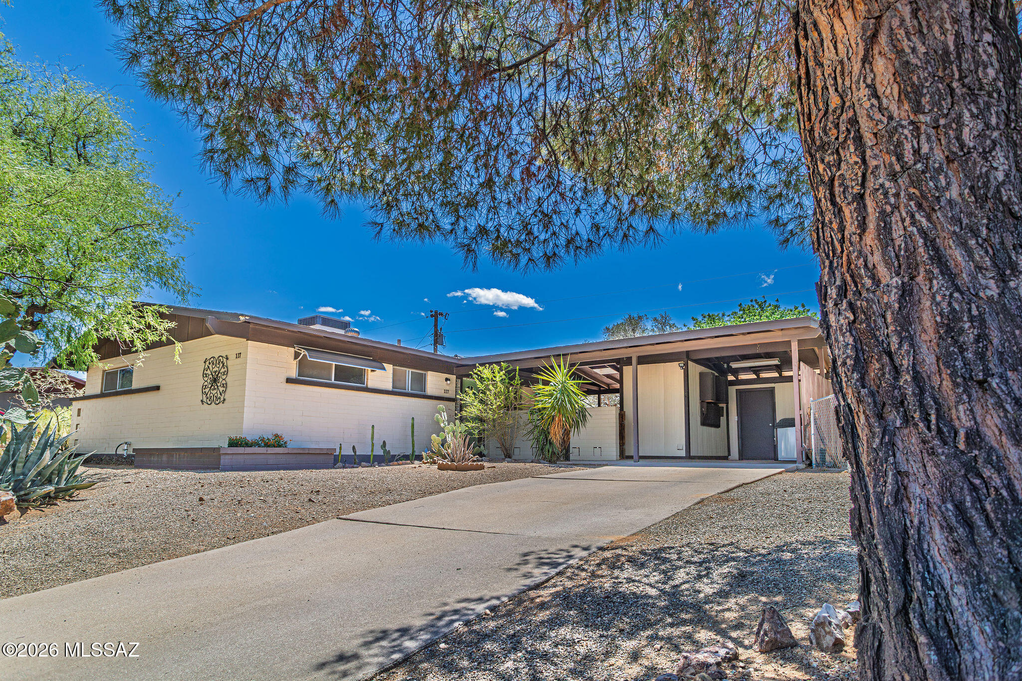 117 W George Truit Street — photo