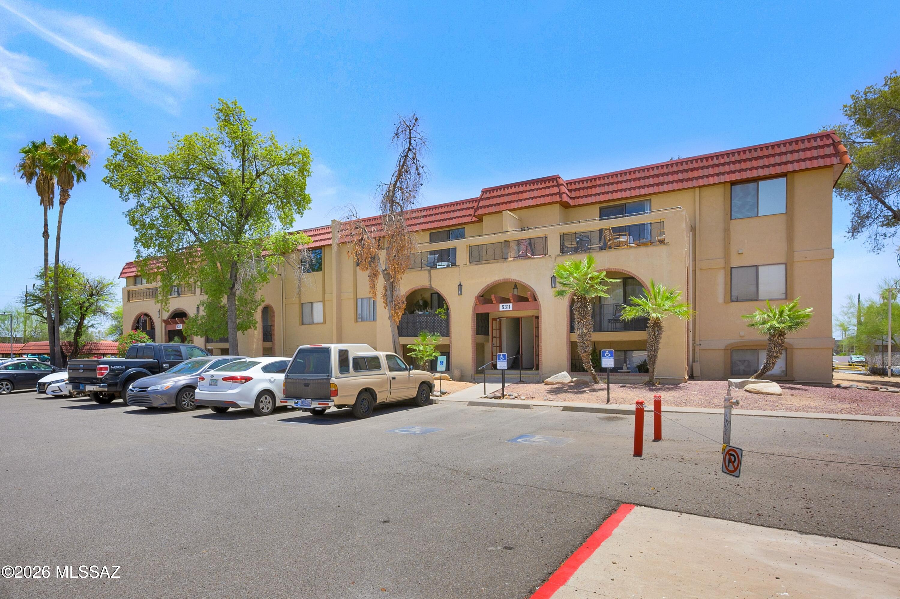 6311 N Barcelona Court 1023 — photo