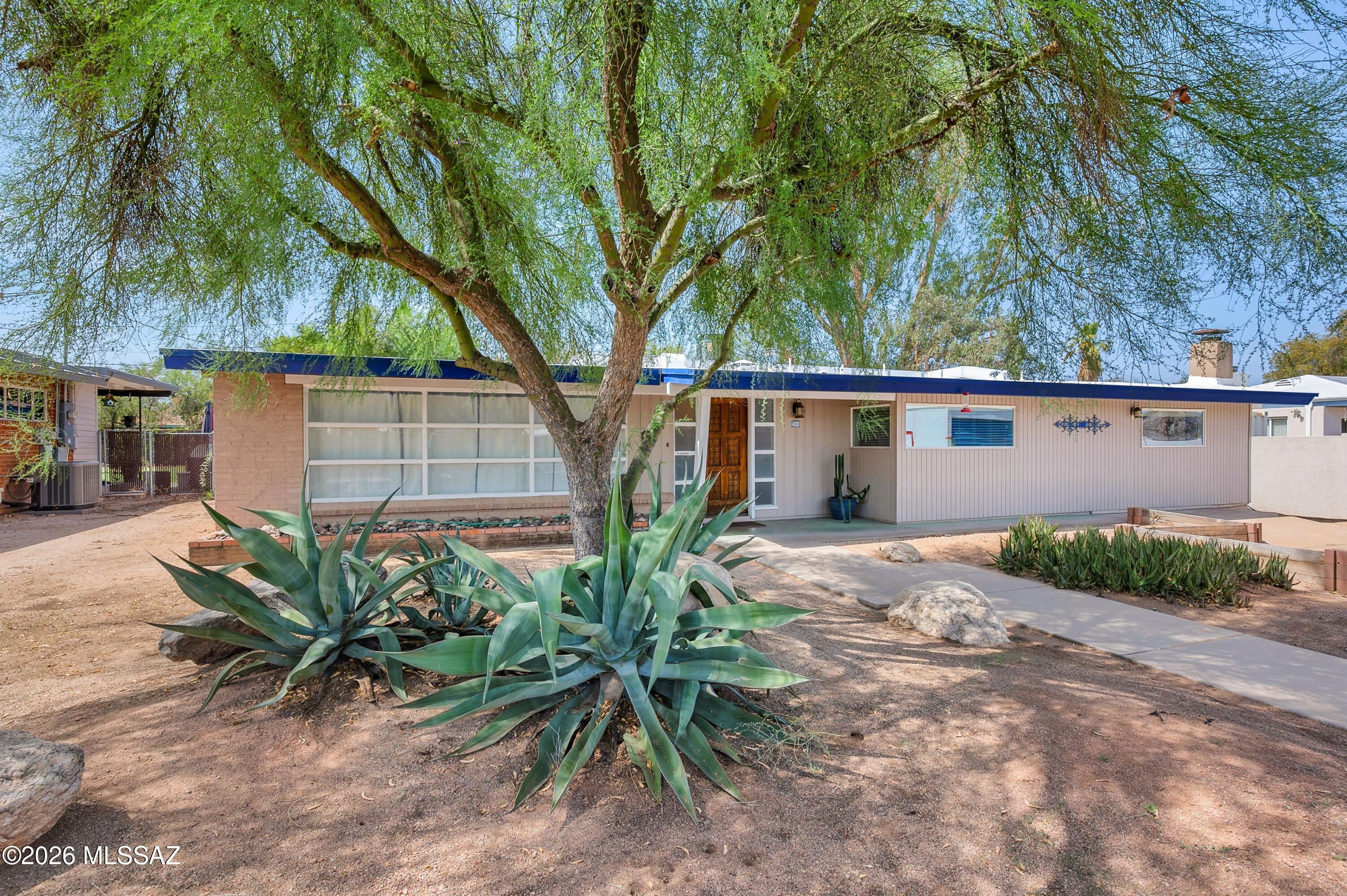 4232 E Poe Street — photo