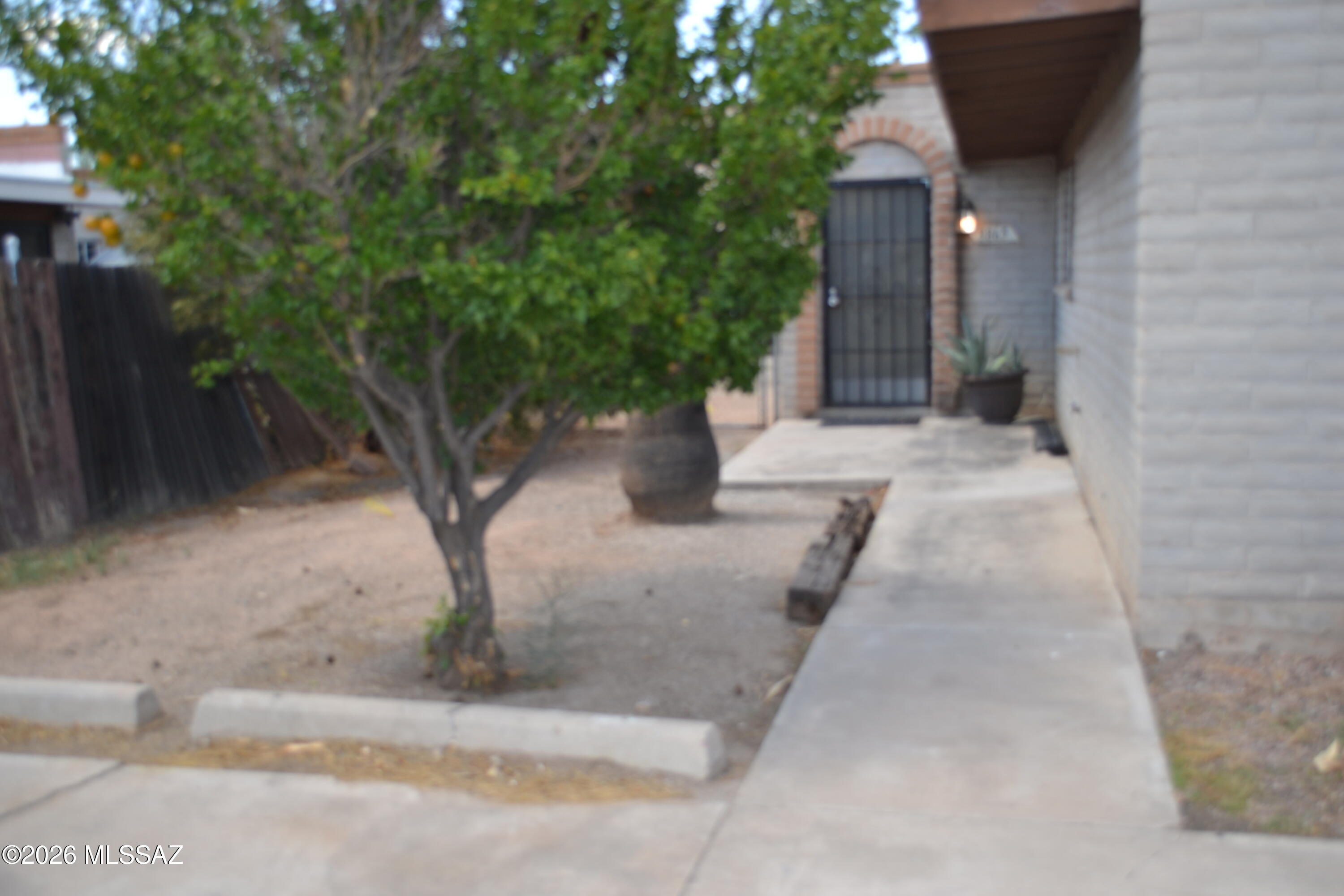 3865 E Glenn Street — photo