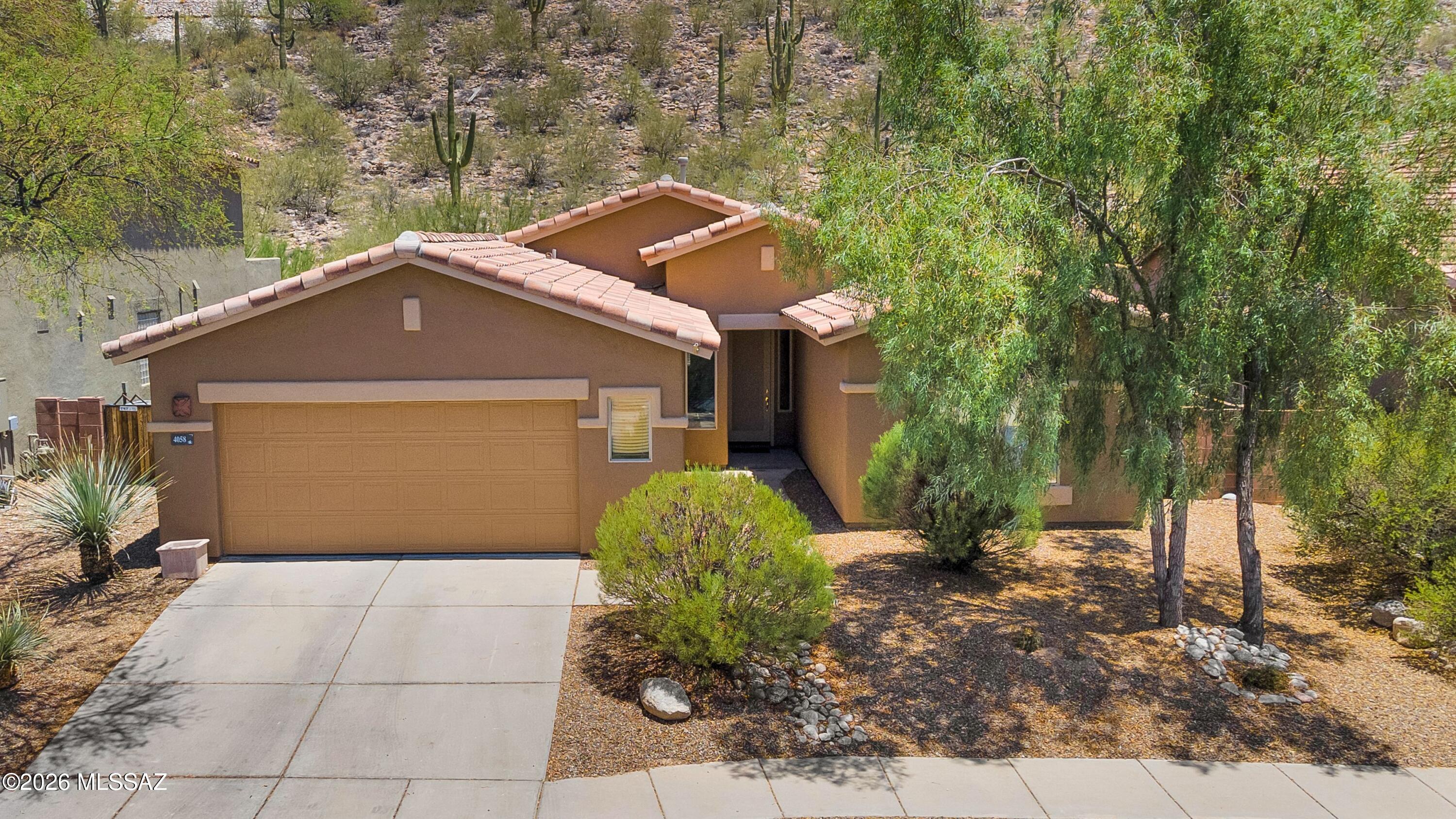 4058 N Sunset Cliff Place — photo