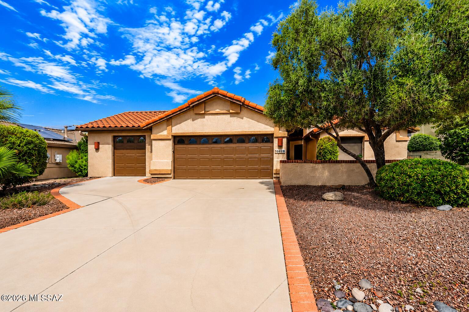 2125 E Cypress Canyon Drive — photo