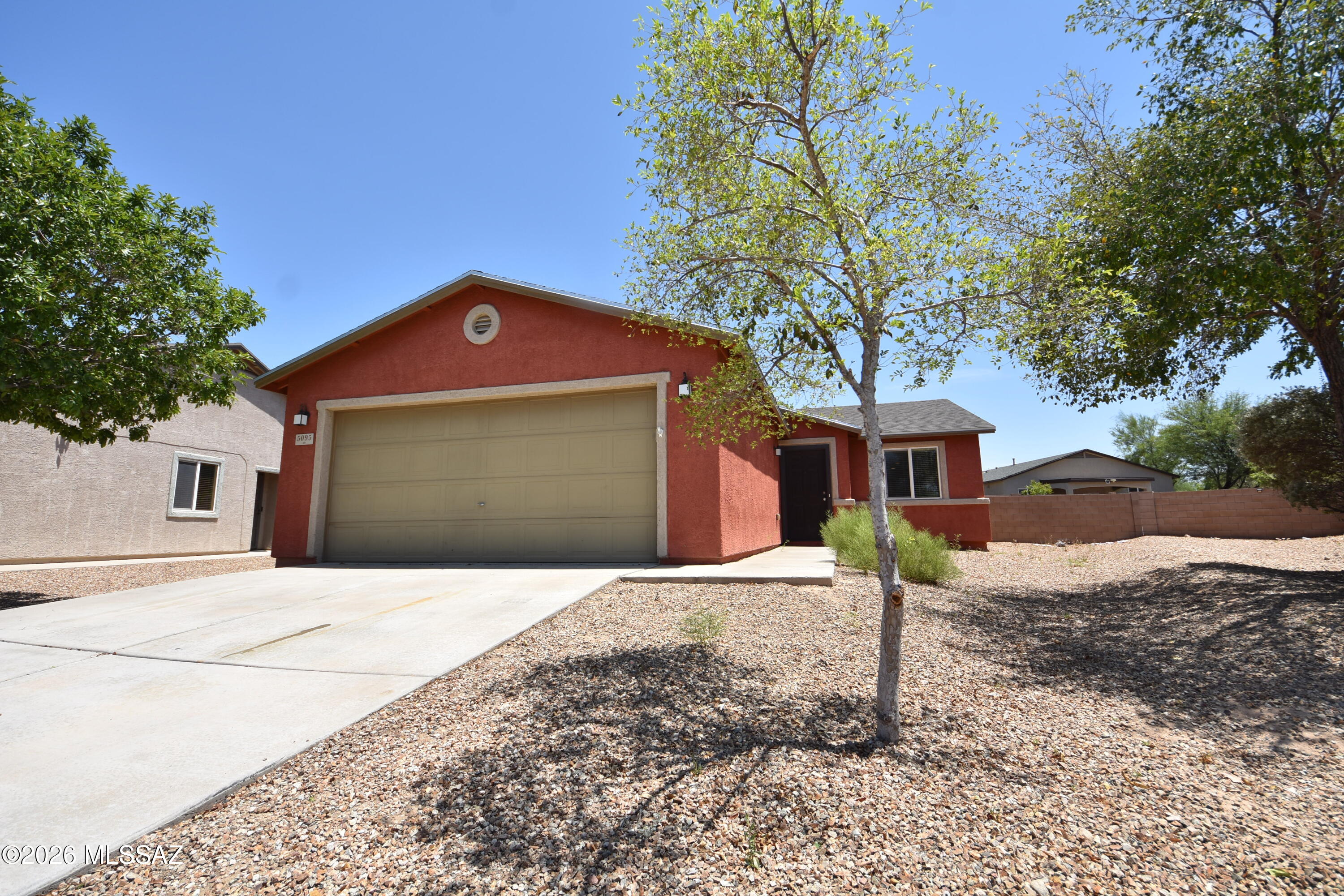 5095 E Fishhook Court — photo