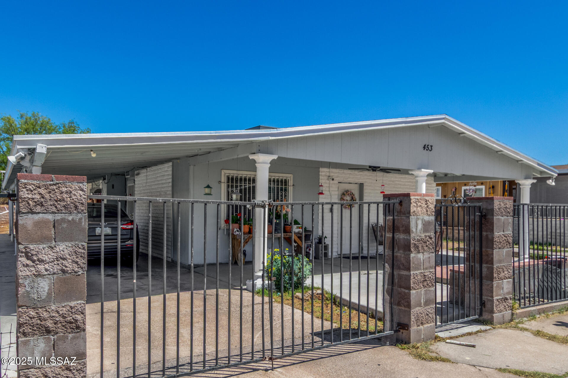 453 E Calle Socorro — photo