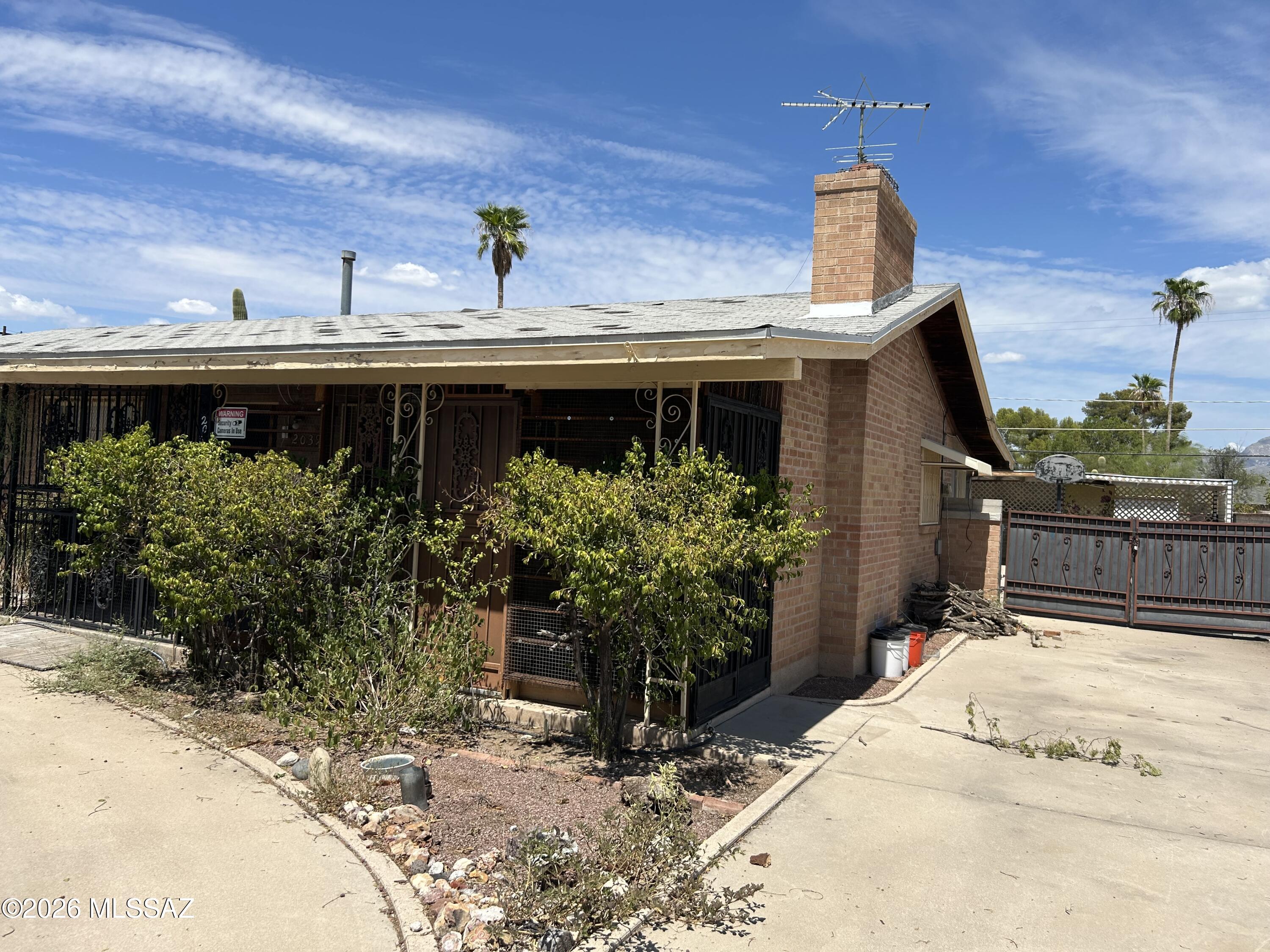 2039 E Glenn Street — photo