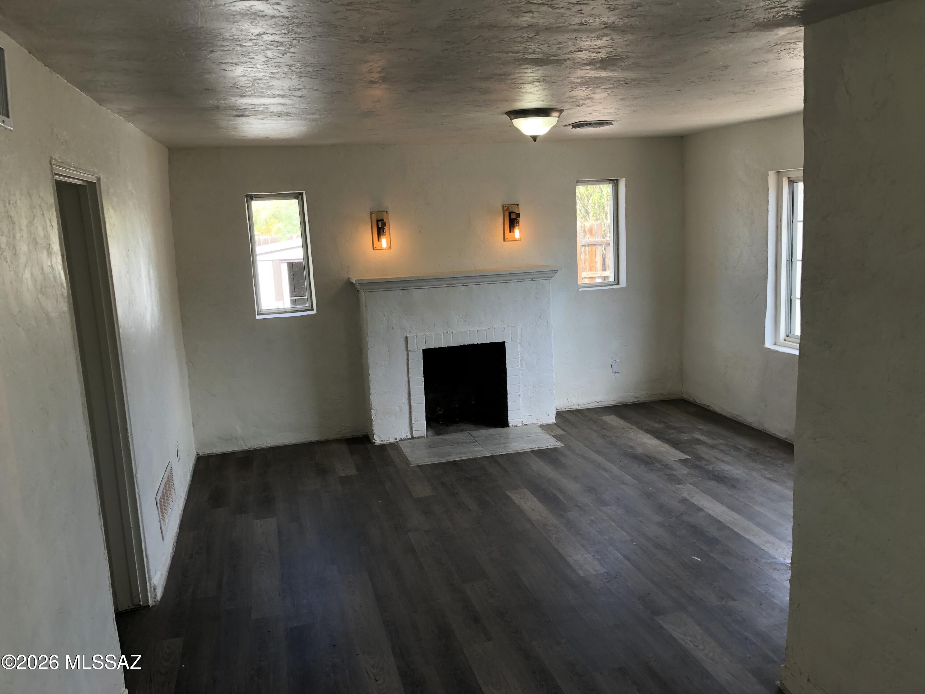 2500 E Seneca Street — photo