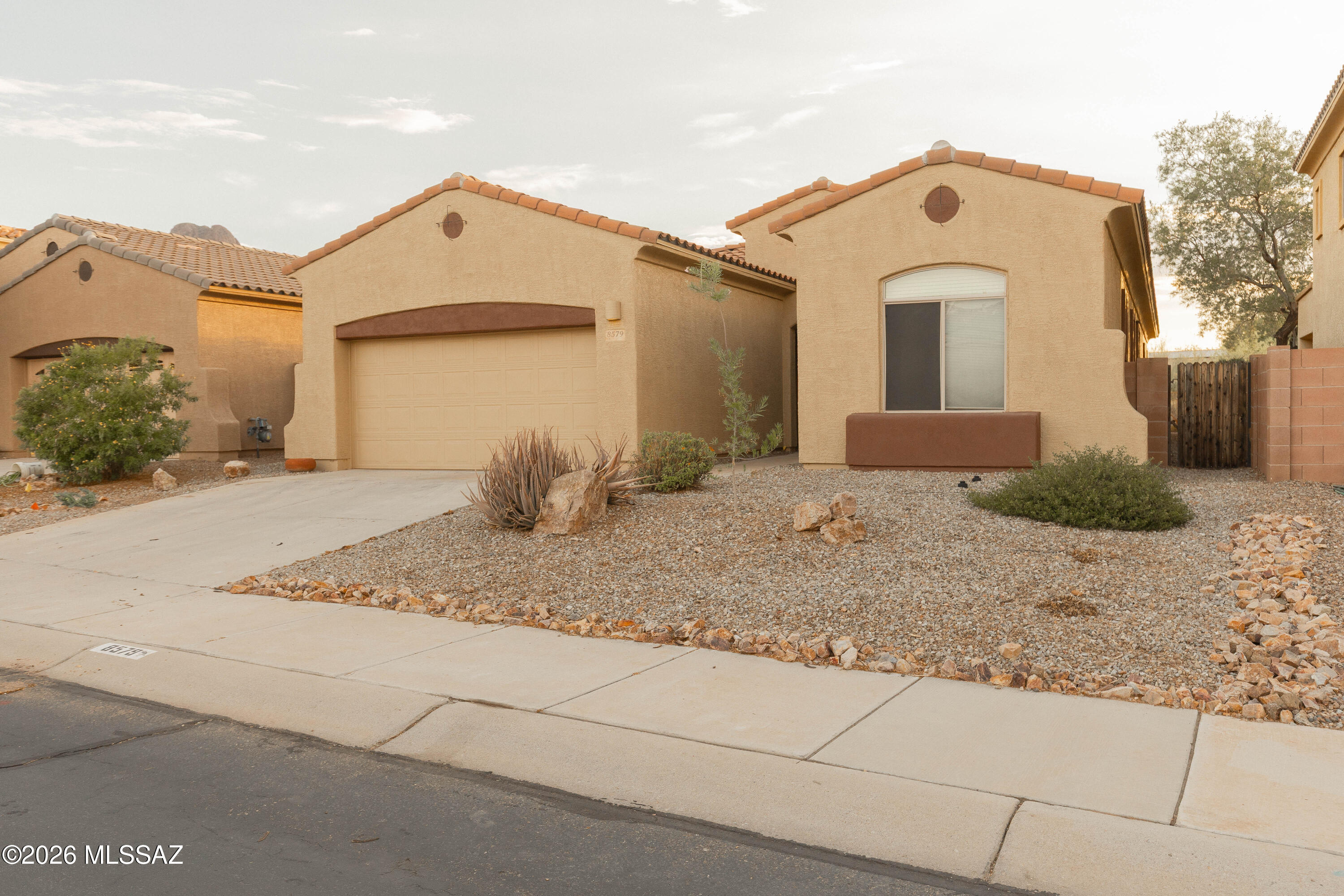 8579 N Shadow Wash Way — photo