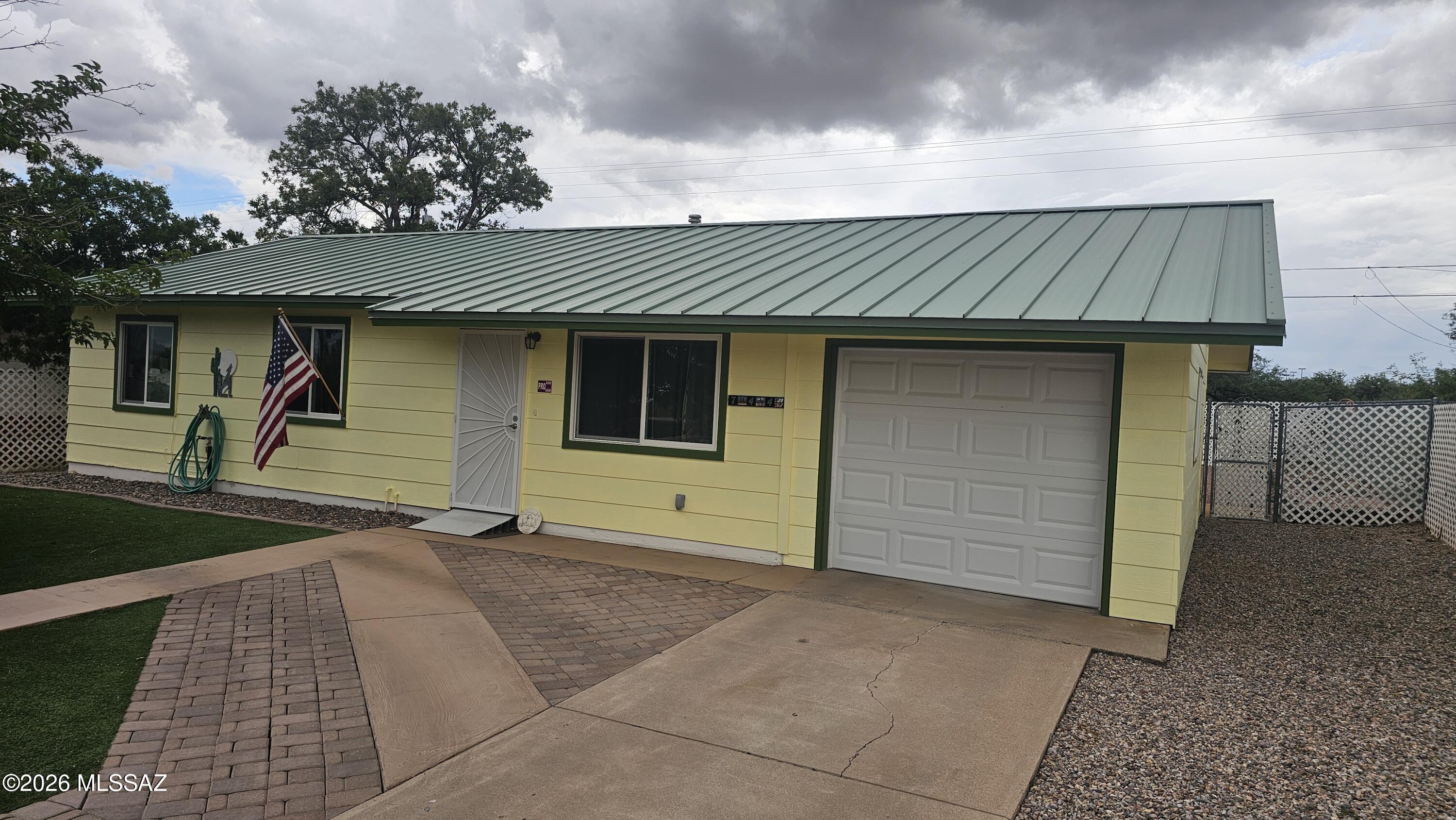 744 E Country Club Drive — photo