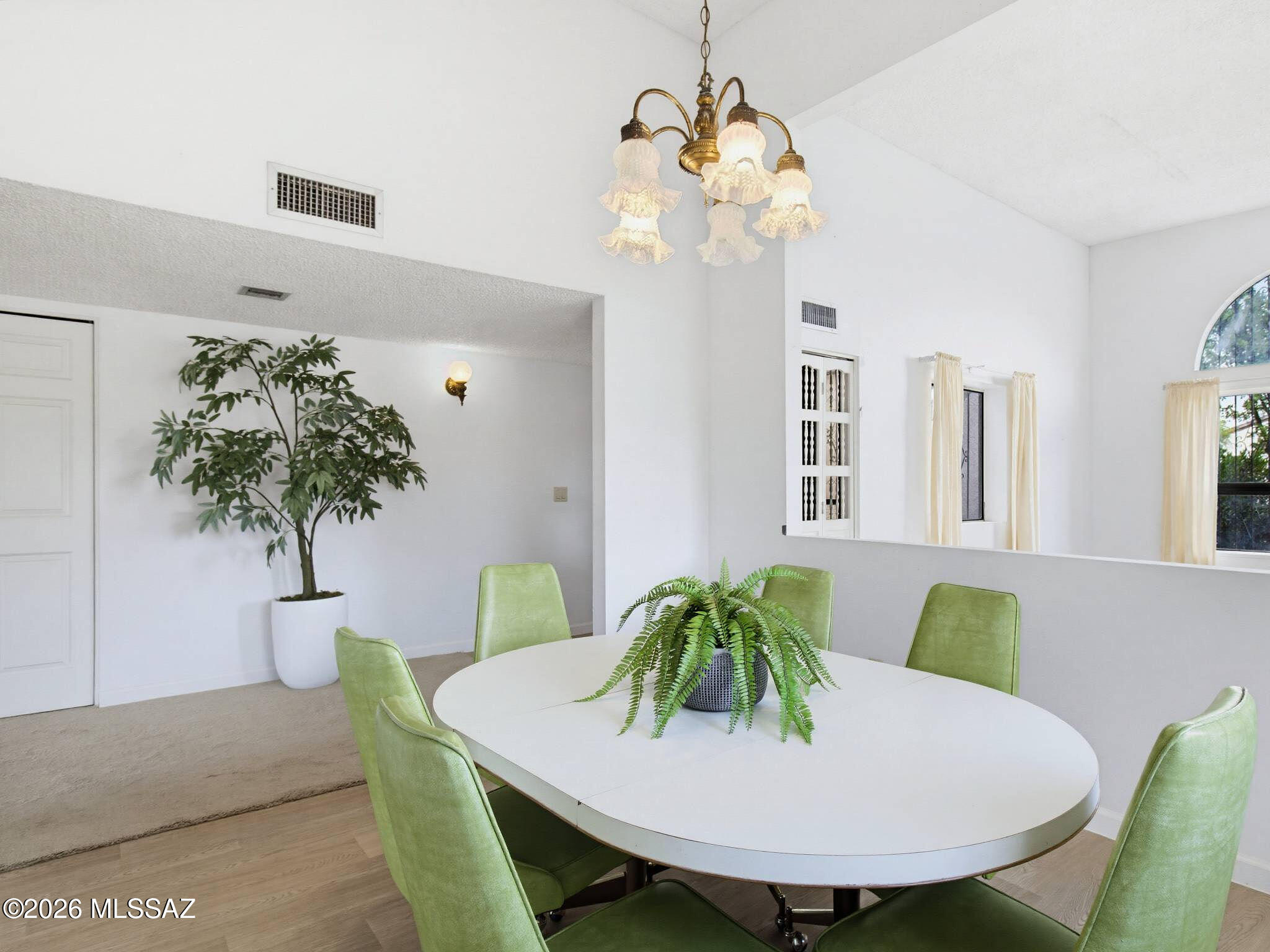 2821 E Weymouth Circle — photo