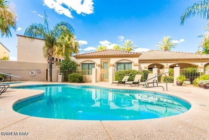 2550 E River Road 4105 — photo