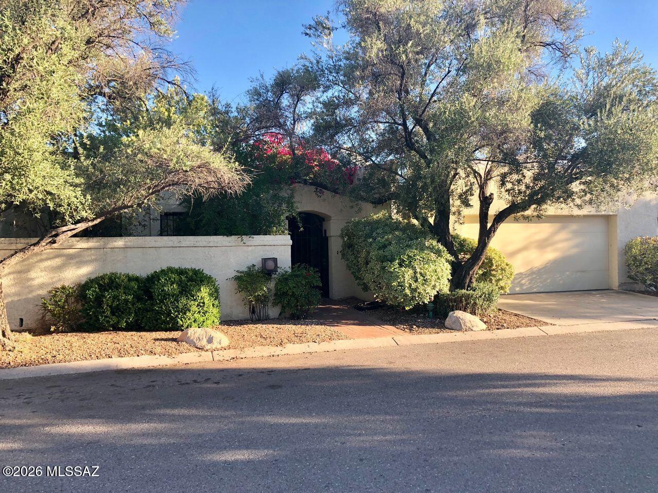 2530 E Forgeus Place — photo