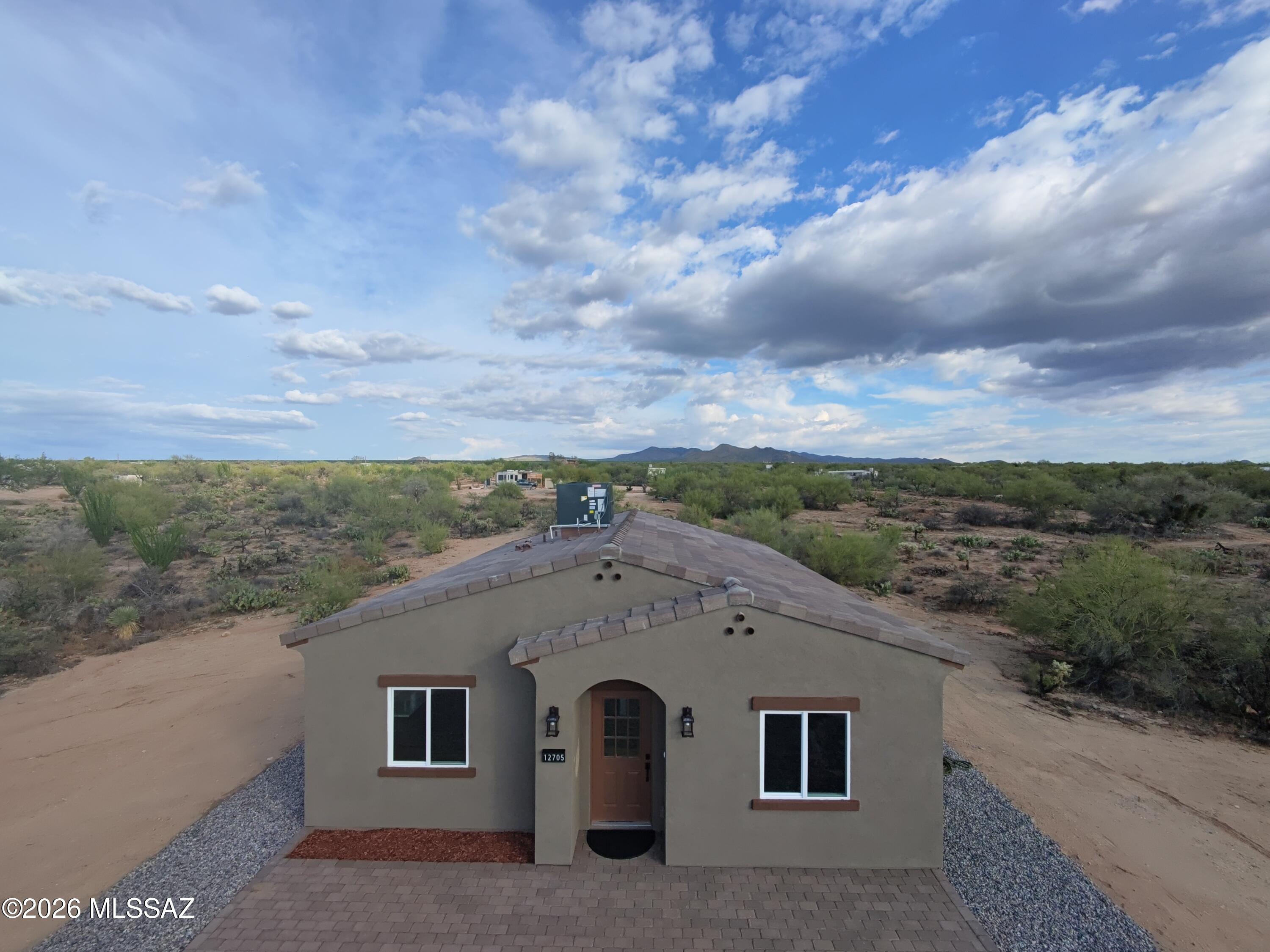 12705 S Cherokee Lane — photo