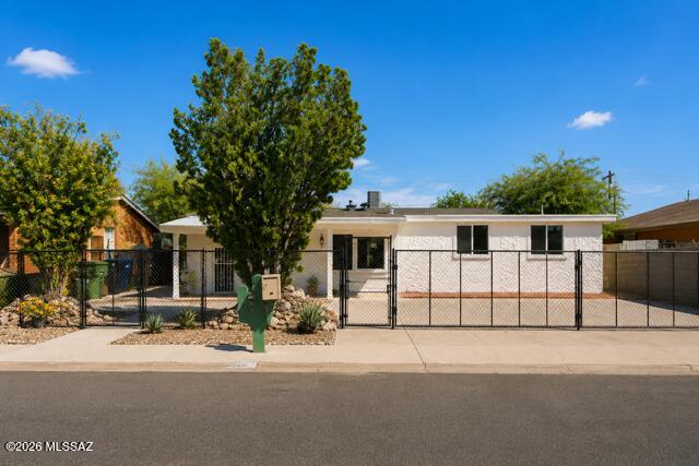 825 W Oahu Lane — photo