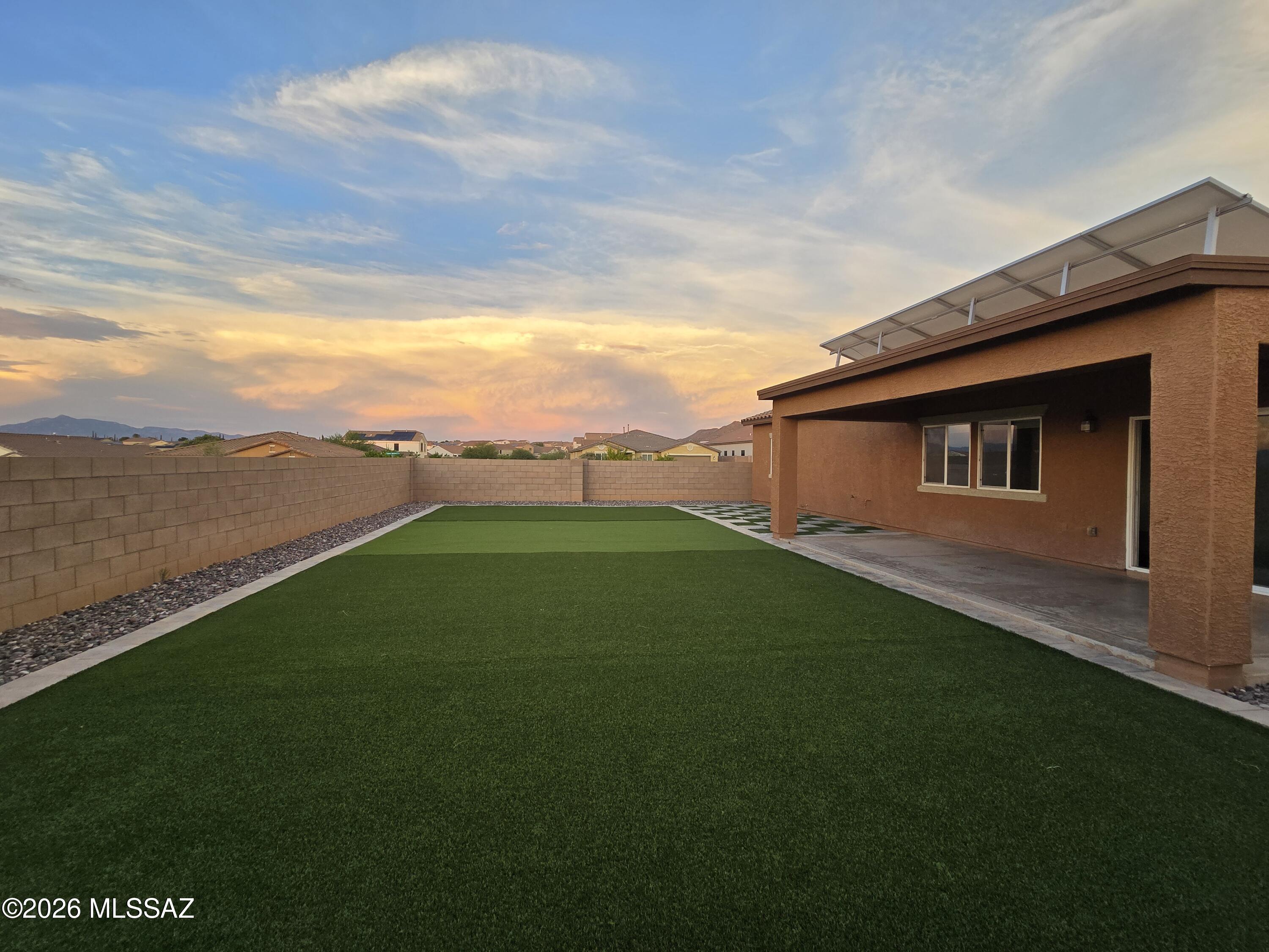 424 W Rg Lee Place — photo